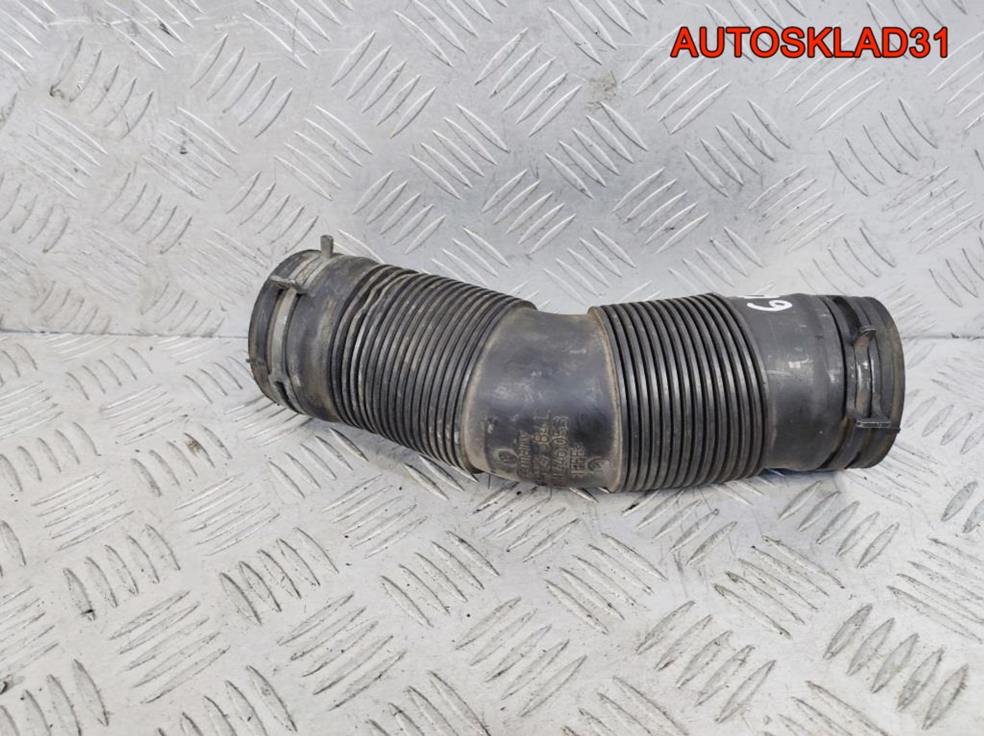 Патрубок воздушного фильтра VW Polo AМF 6Q0129684C, 900 рублей, Дубовое