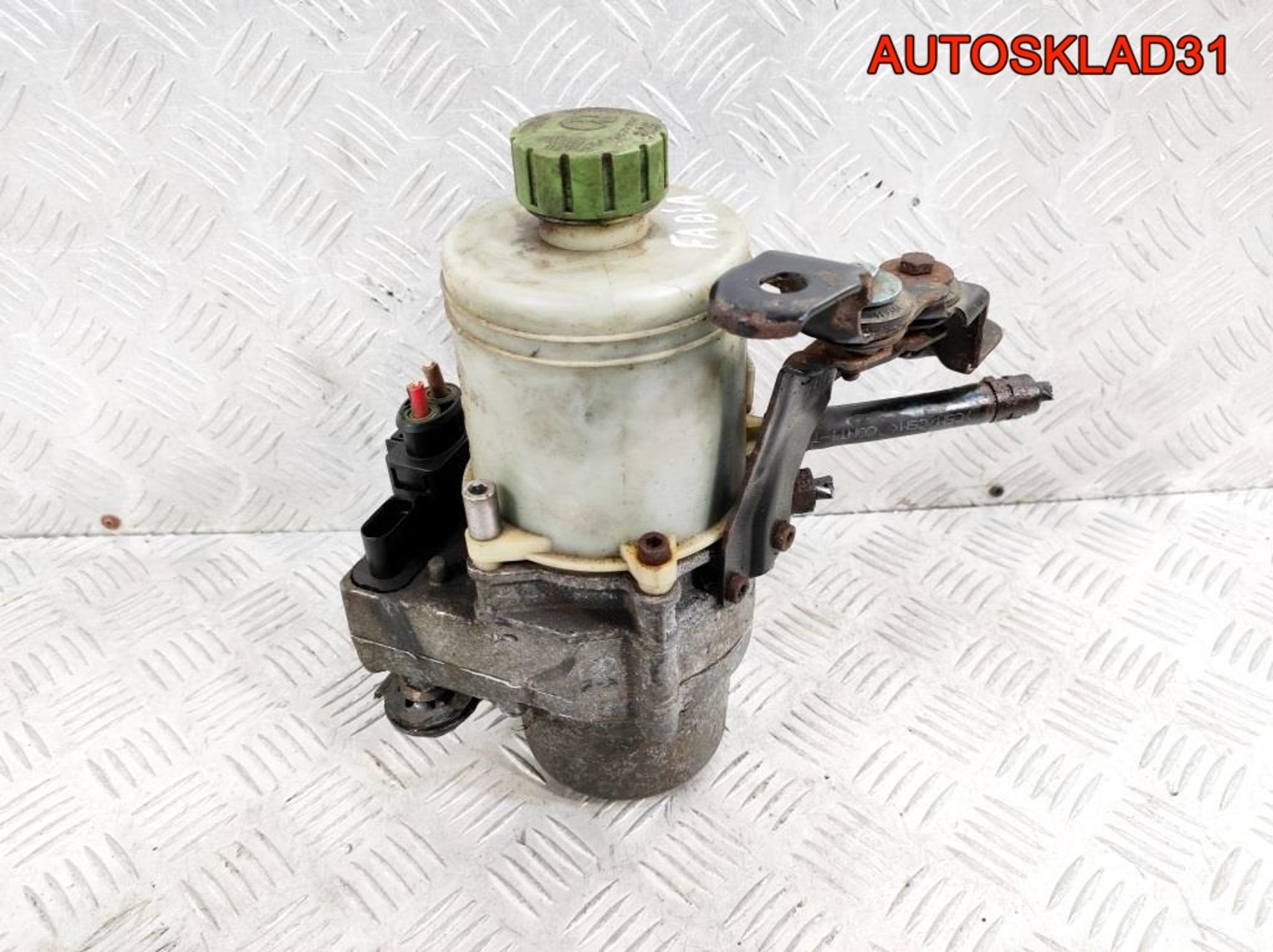 Насос ЭГУР Skoda Fabia 2 6Q0423155AD Бензин, 10800 рублей, Дубовое