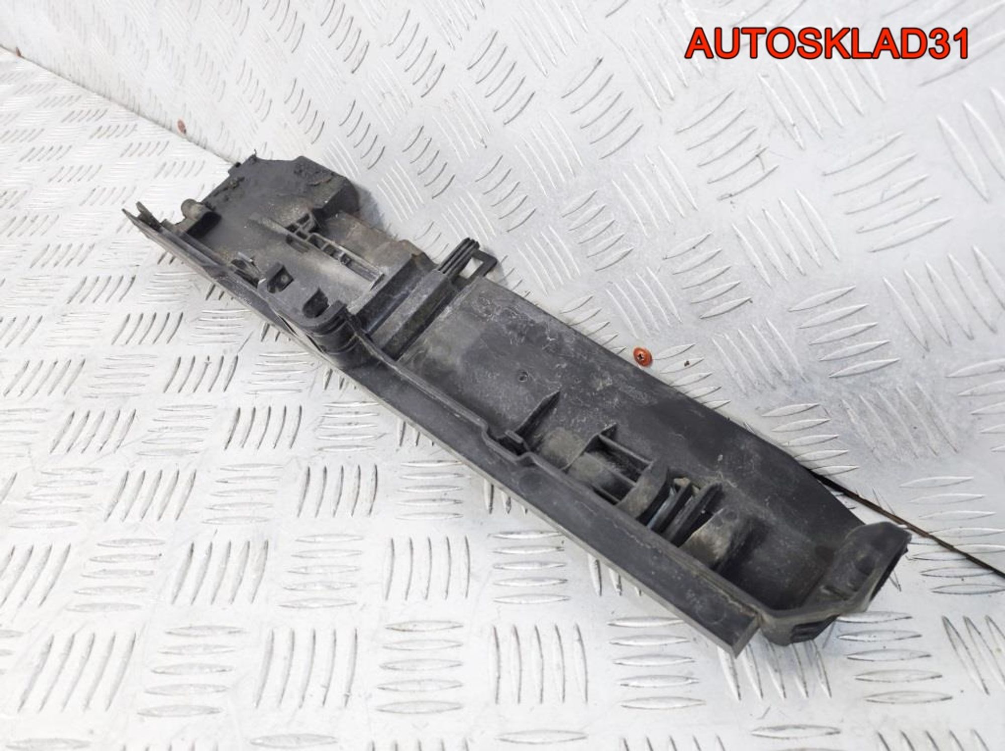 Кронштейн радиатора левый BMW E90 17107524912, 900 рублей, Дубовое