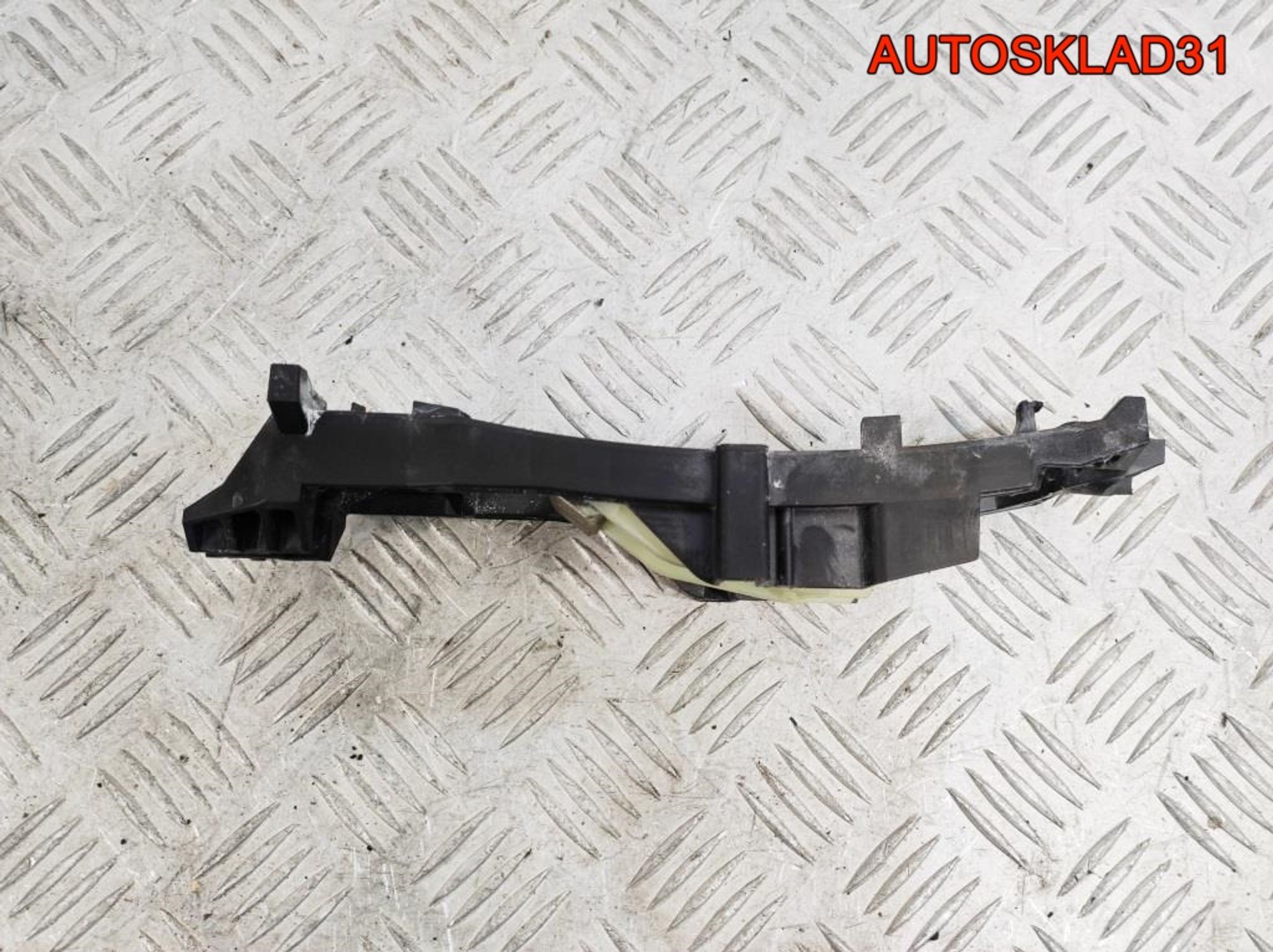 Кронштейн ручки задней левой Mercedes W211 A2037600334, 900 рублей, Дубовое