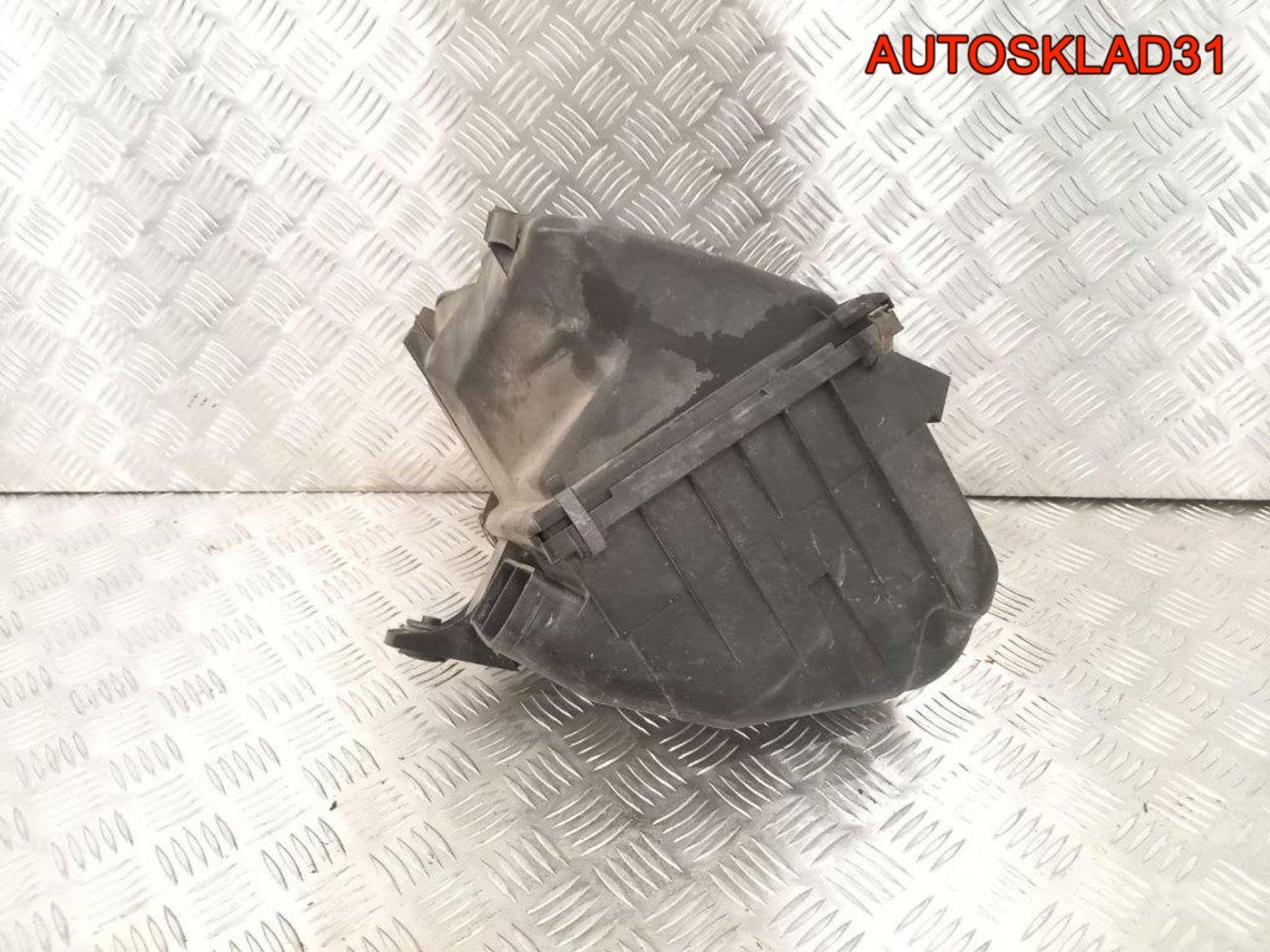 Корпус воздушного фильтра VW Passat B5 4B0133837E, 1400 рублей, Дубовое