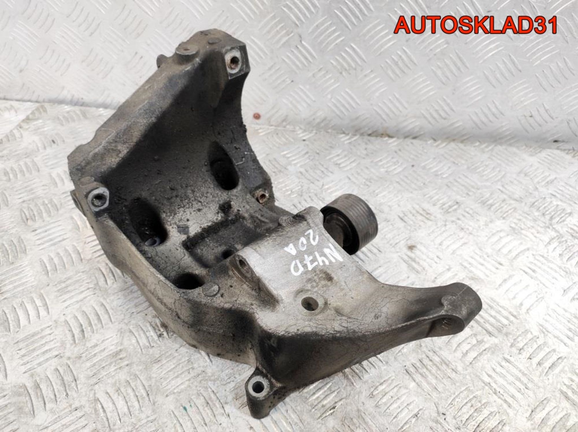 Кронштейн кондиционера BMW E90 2.0 N47D20A 11167802639, 1000 рублей, Дубовое