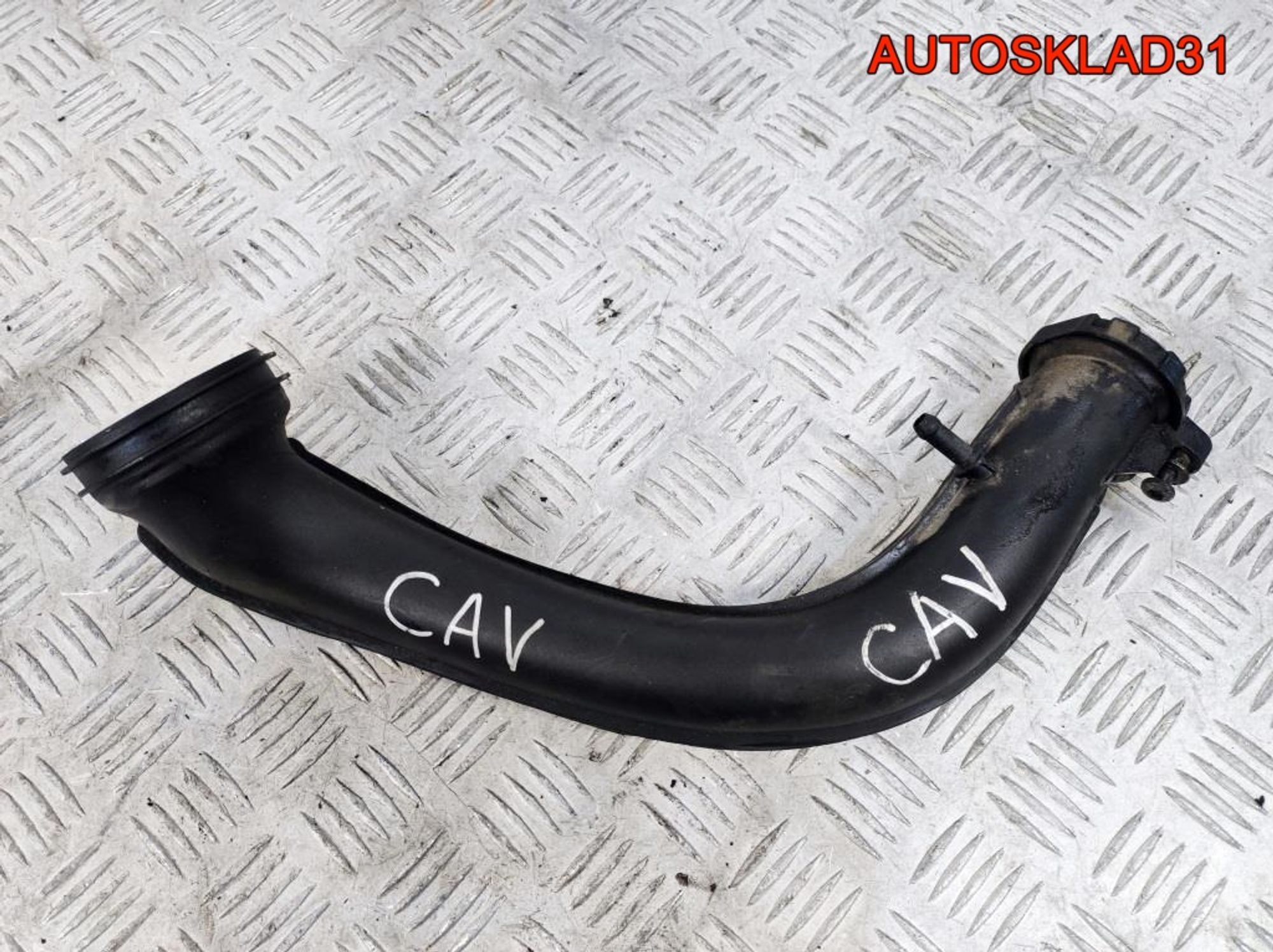 Патрубок воздушного фильтра VW Tiguan 03C145673M, 900 рублей, Дубовое