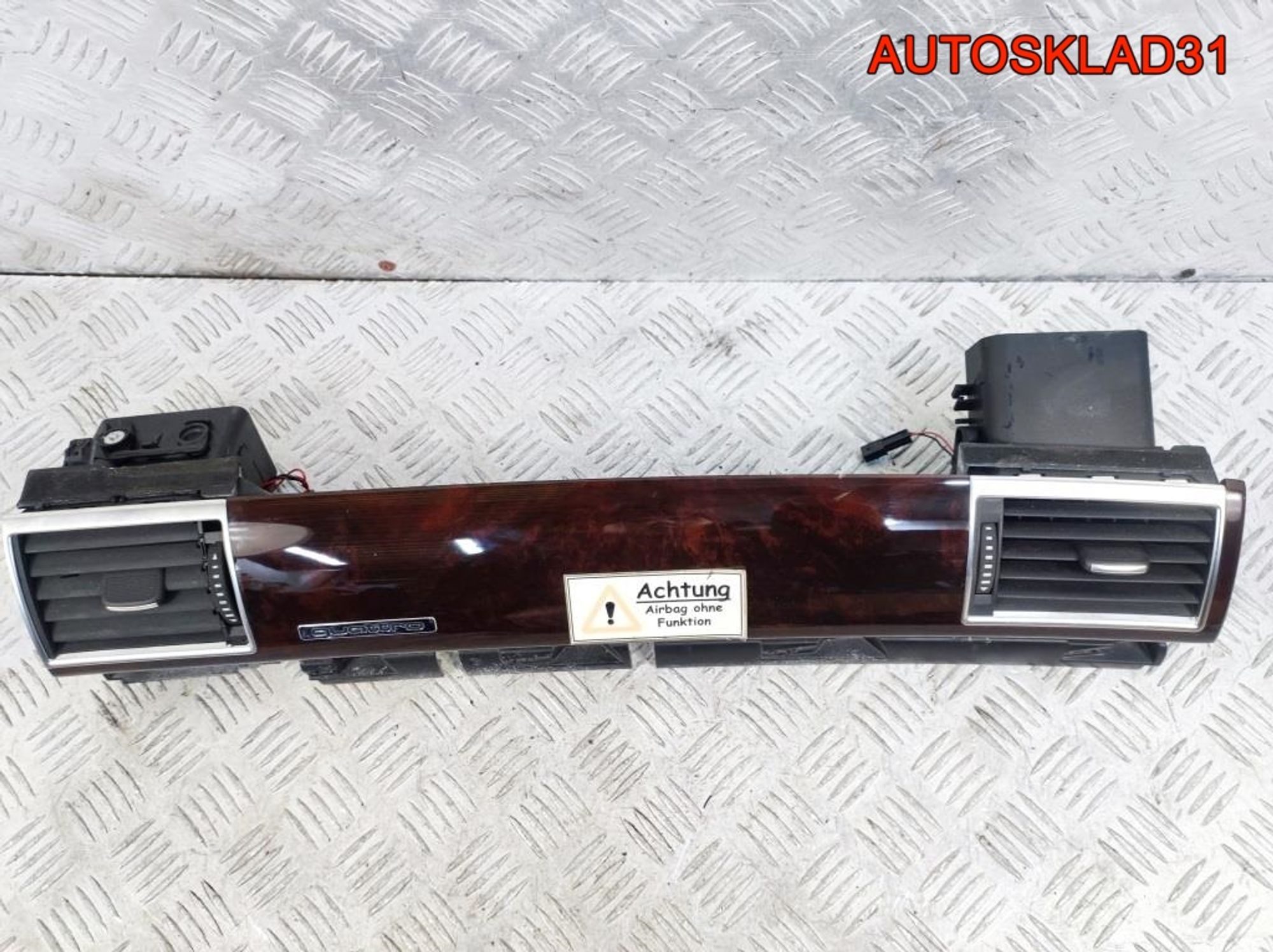 Накладка декоративная торпедо Audi A8 4E1857186H, 2500 рублей, Дубовое