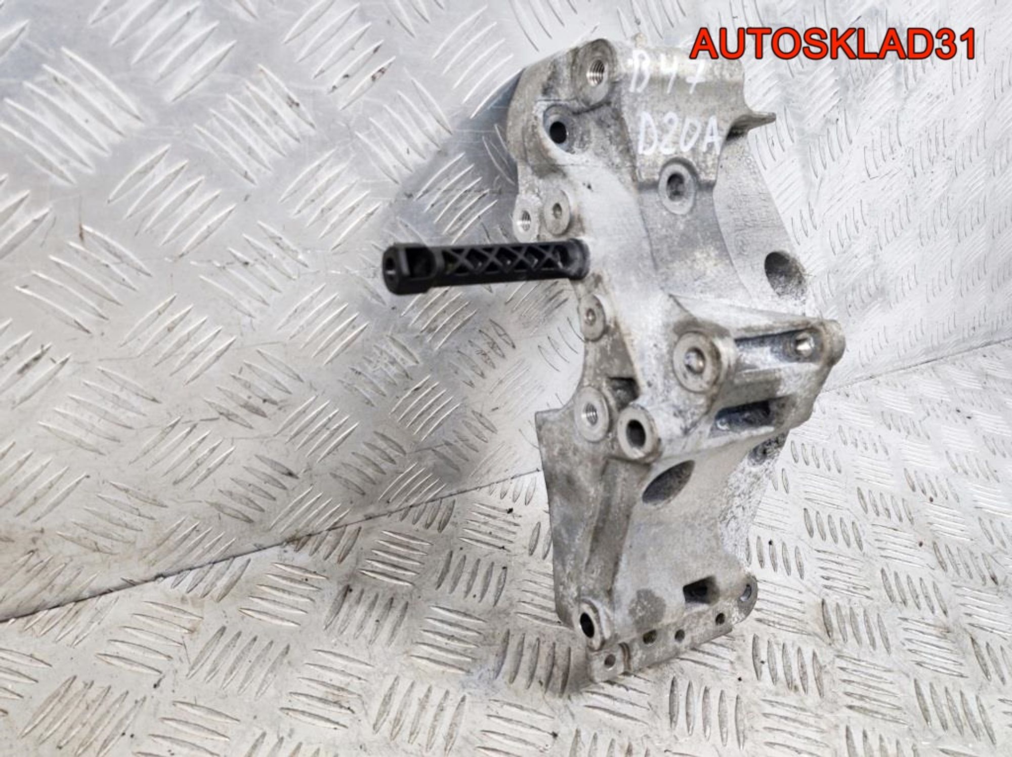 Кронштейн генератора BMW F30 В47D20A 11167619250, 1700 рублей, Дубовое