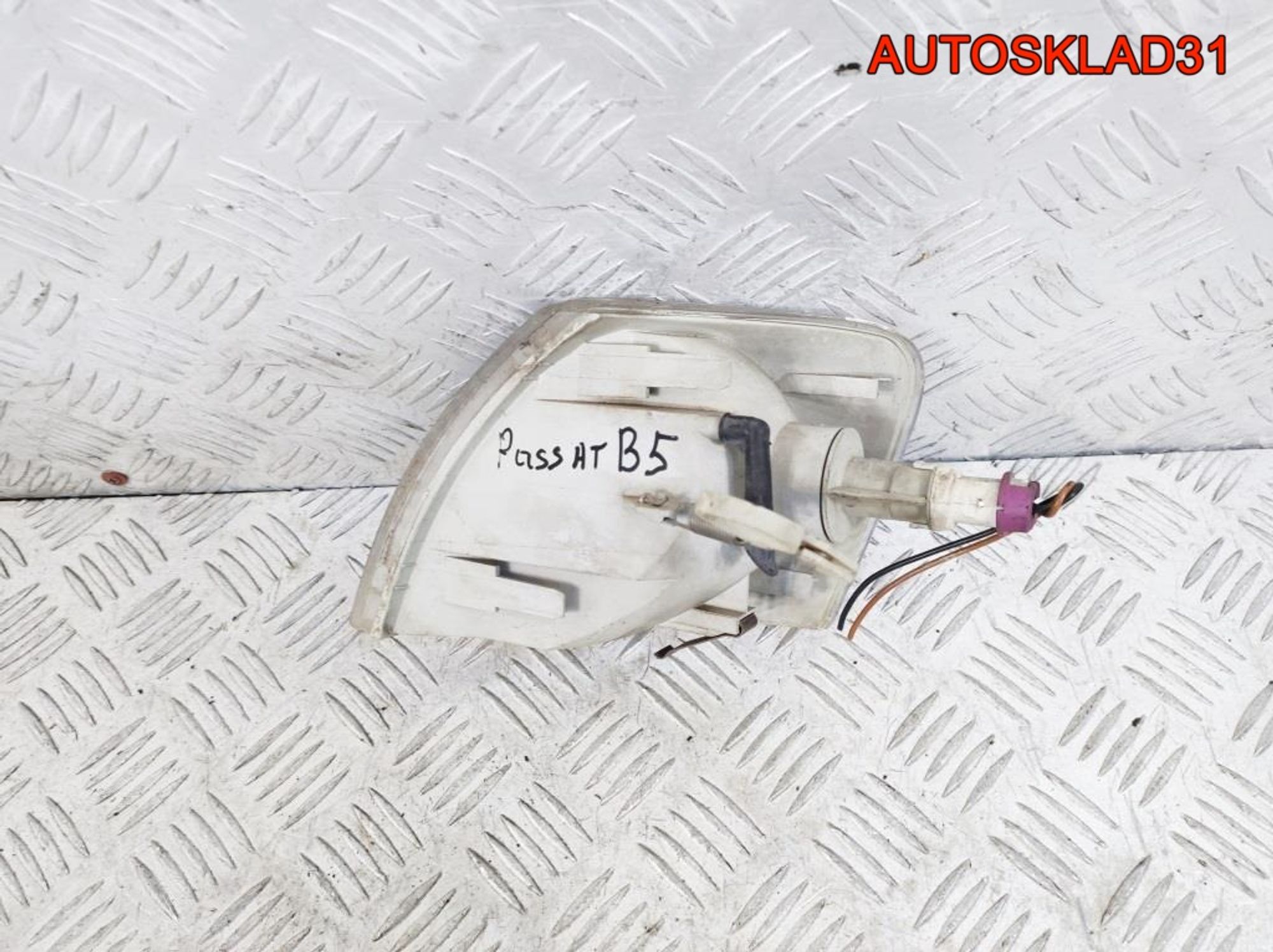 Указатель поворота правый VW Passat B5 3B0953050C, 900 рублей, Дубовое