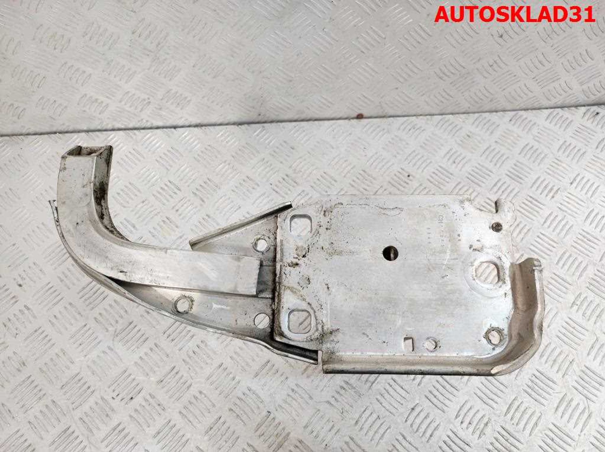 Кронштейн усилителя переднего бампера правый Audi A6 C7 4G 4G0807134F, 3000 рублей, Дубовое