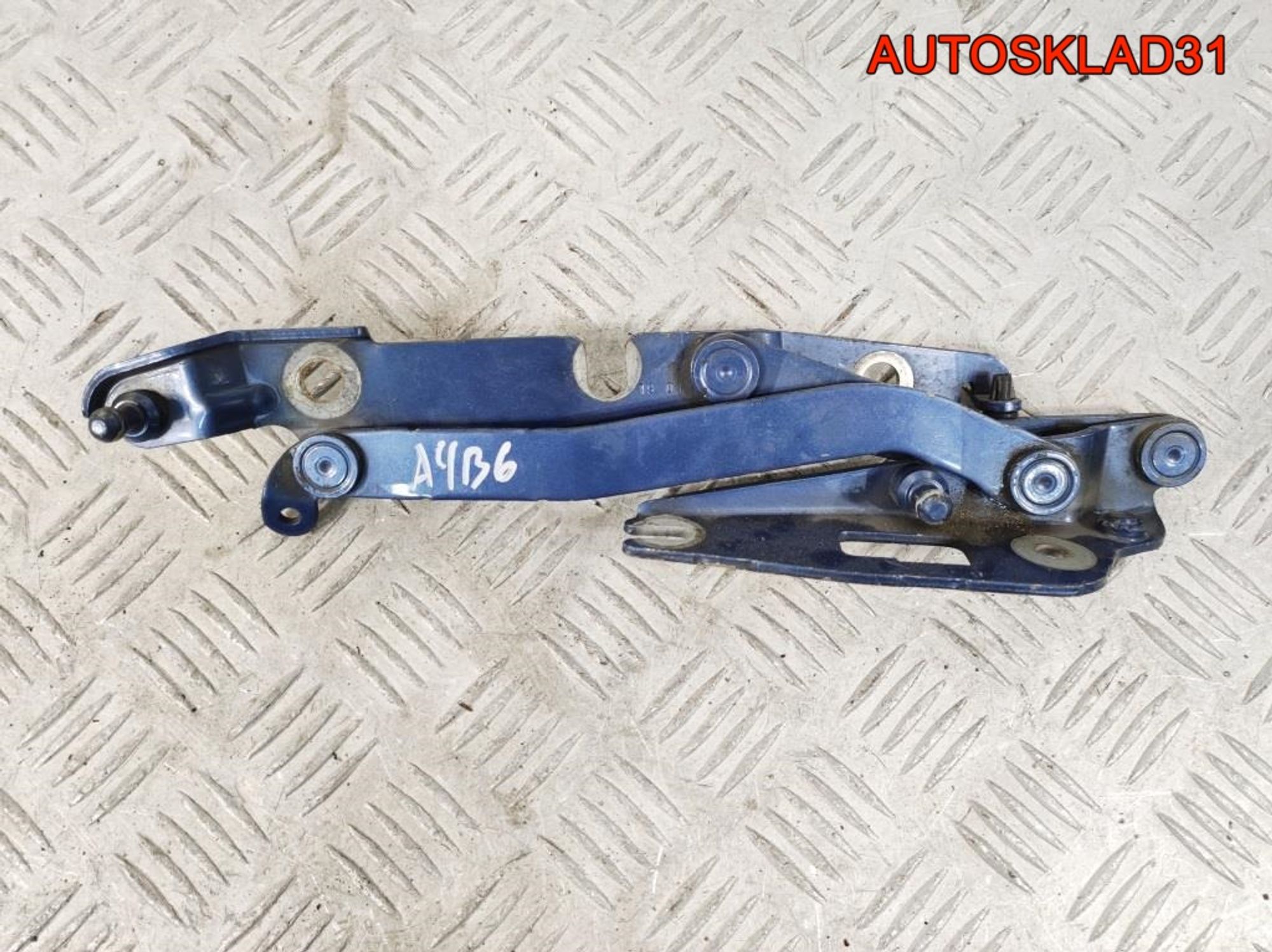 Петля крышки багажника правая Audi A4 B7 8E5827302, 900 рублей, Дубовое