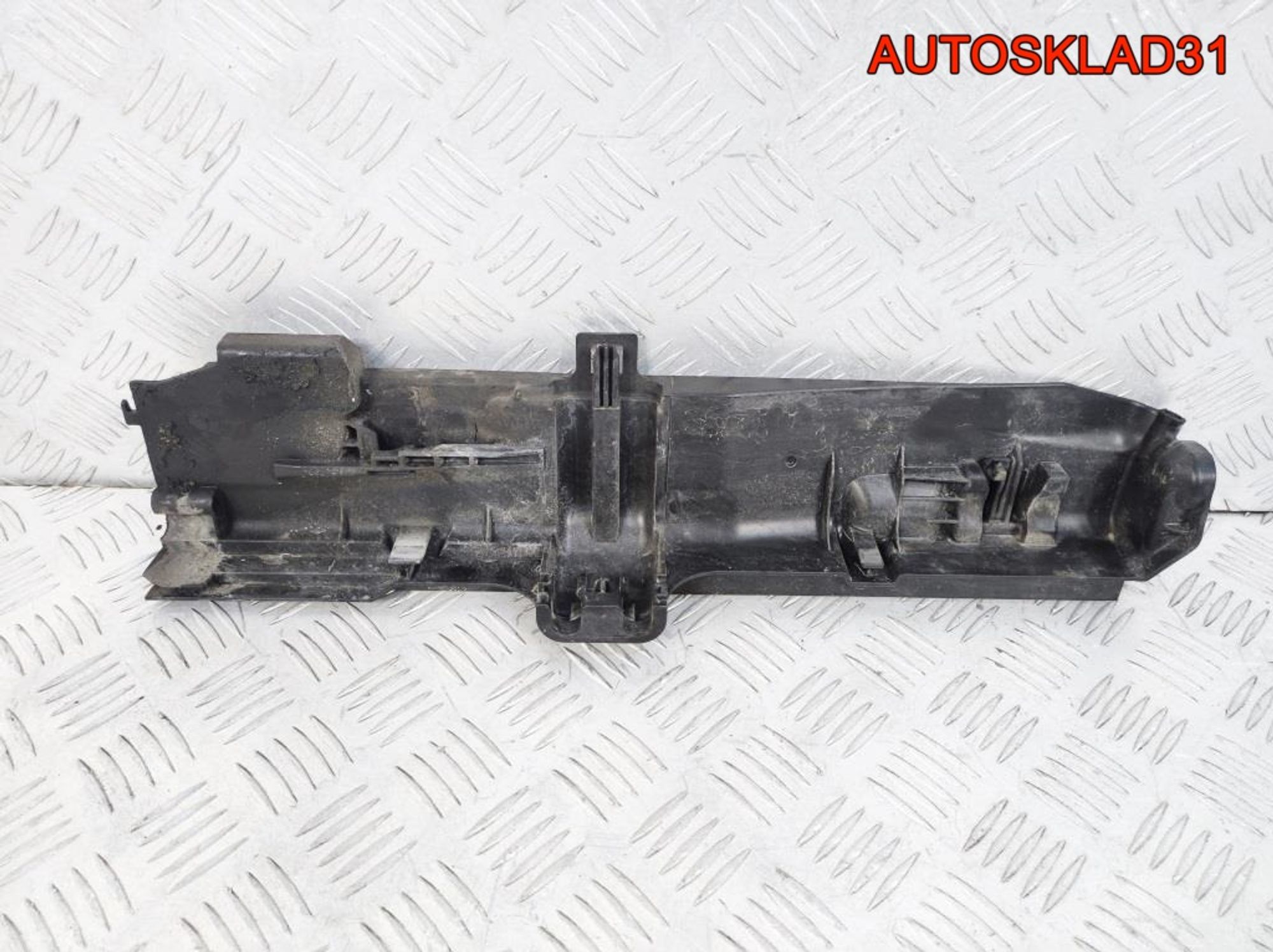 Кронштейн радиатора левый BMW E90 17107524912, 900 рублей, Дубовое