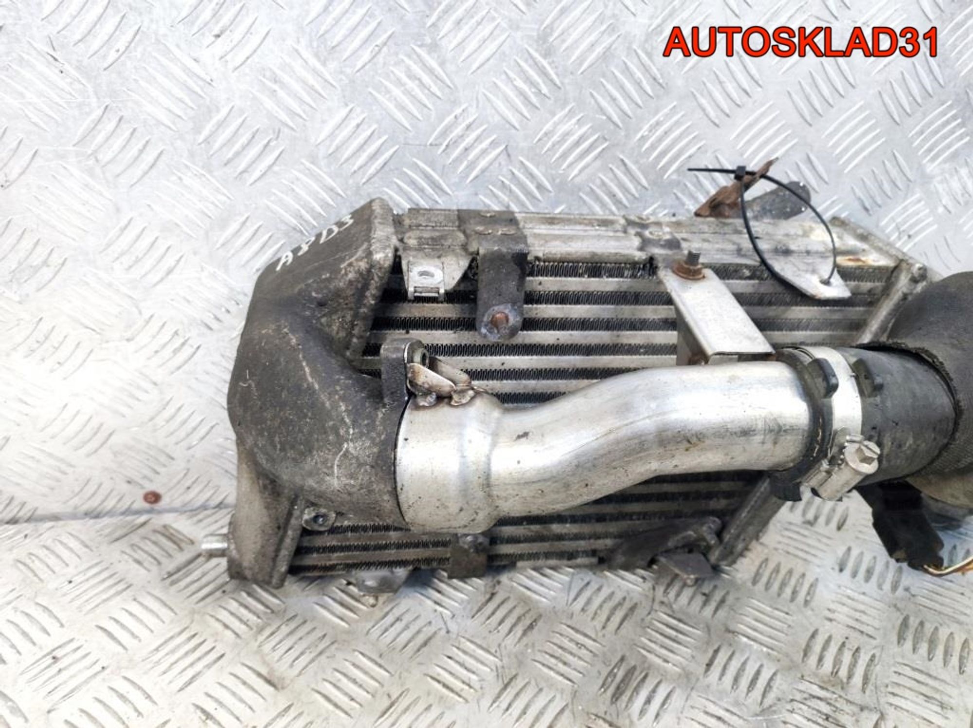 Интеркулер Audi A8 D3 4E0145805D Дизель, 5700 рублей, Дубовое