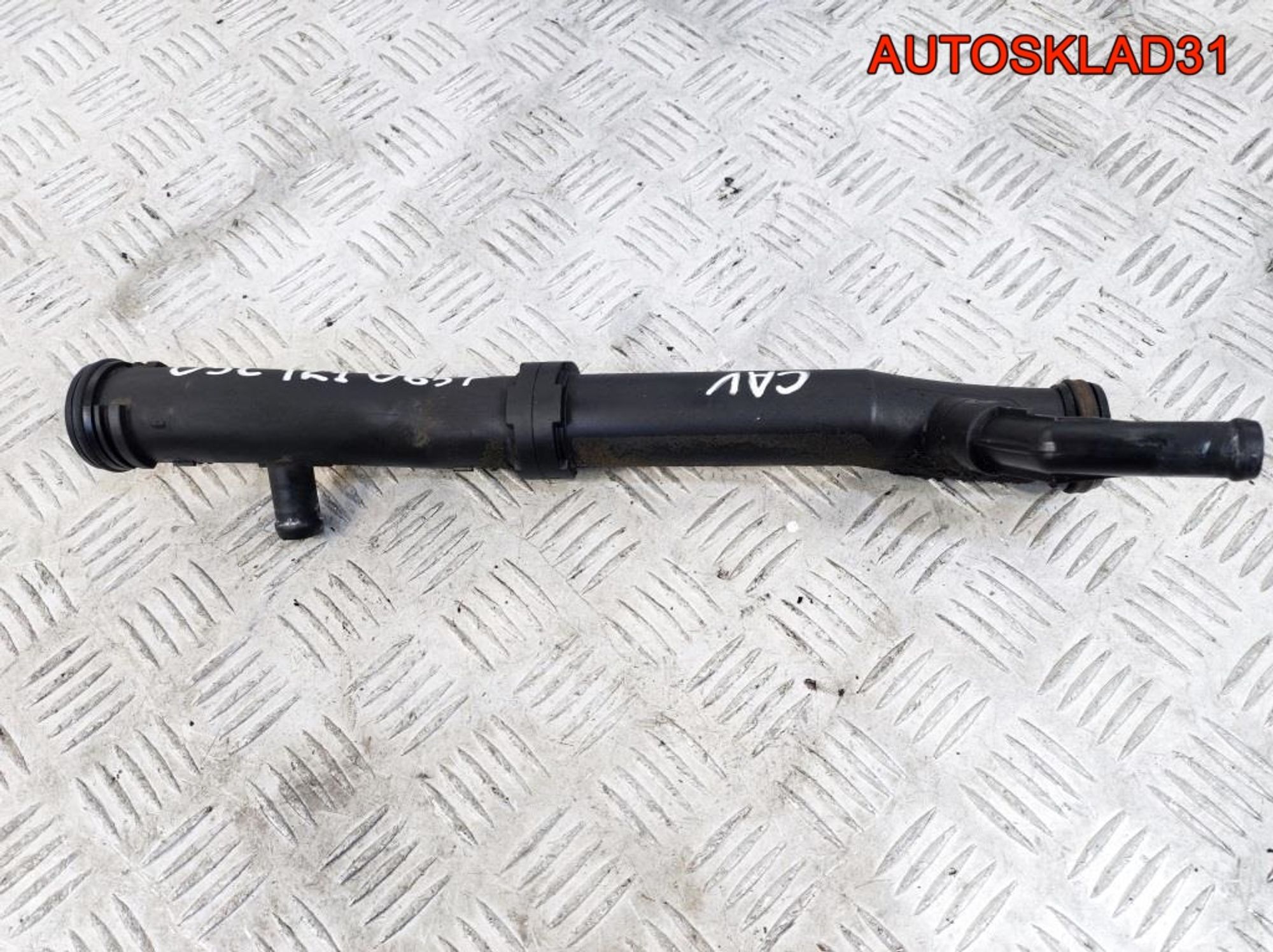 Трубка системы охлаждения VW Tiguan 03C121065F, 1300 рублей, Дубовое