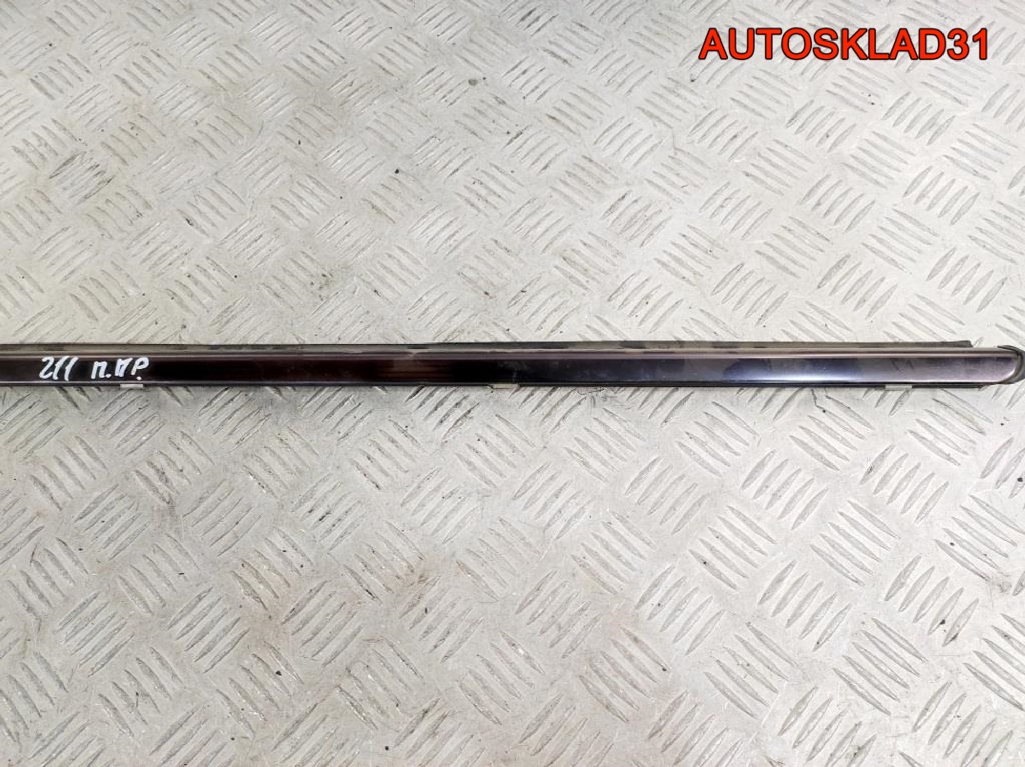 Накладка стекла переднего правого Mercedes W211, 900 рублей, Дубовое