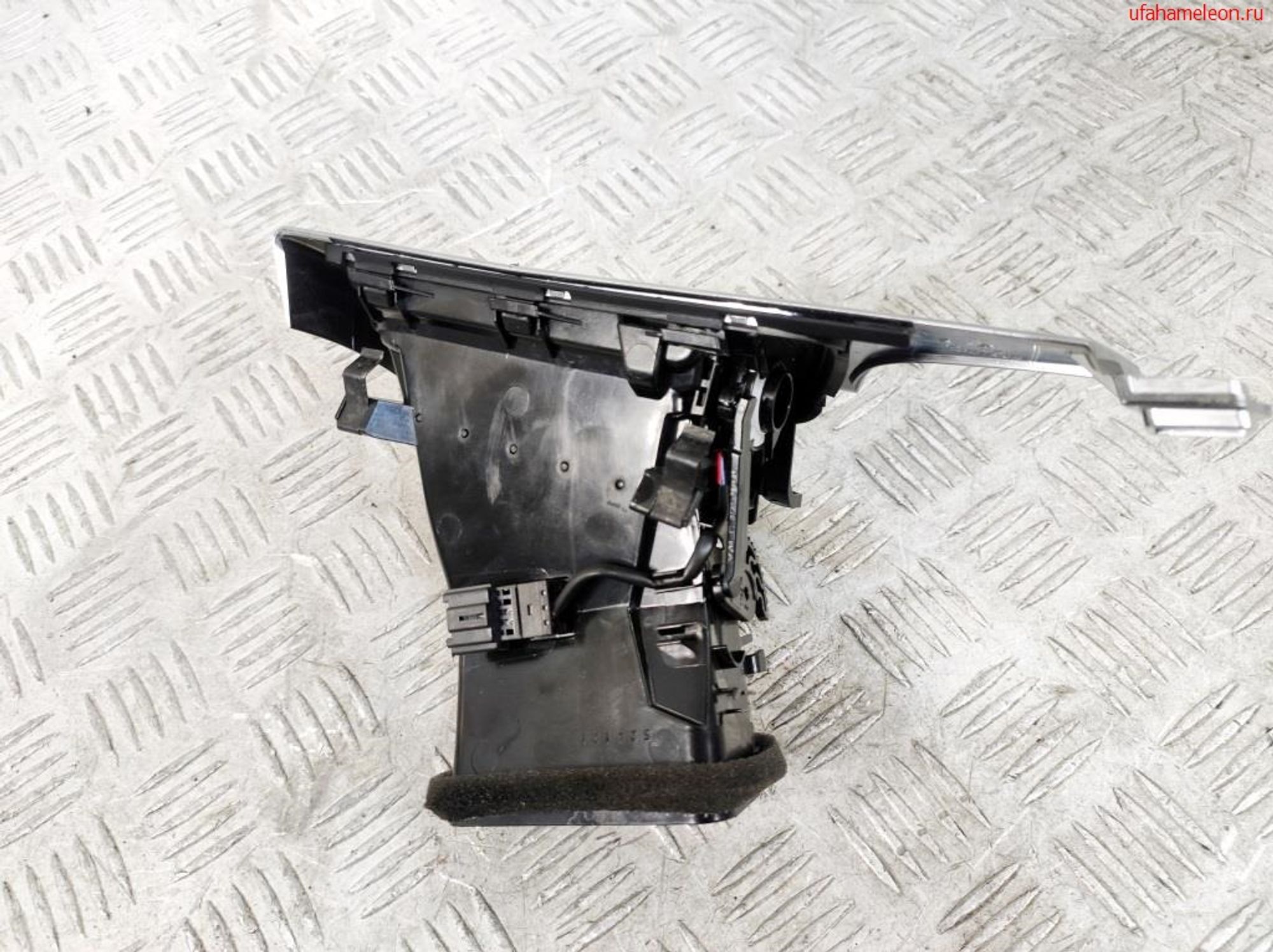 Дефлектор воздушный левый Audi A6 C7 4G 4G1820901, 3500 рублей, Дубовое