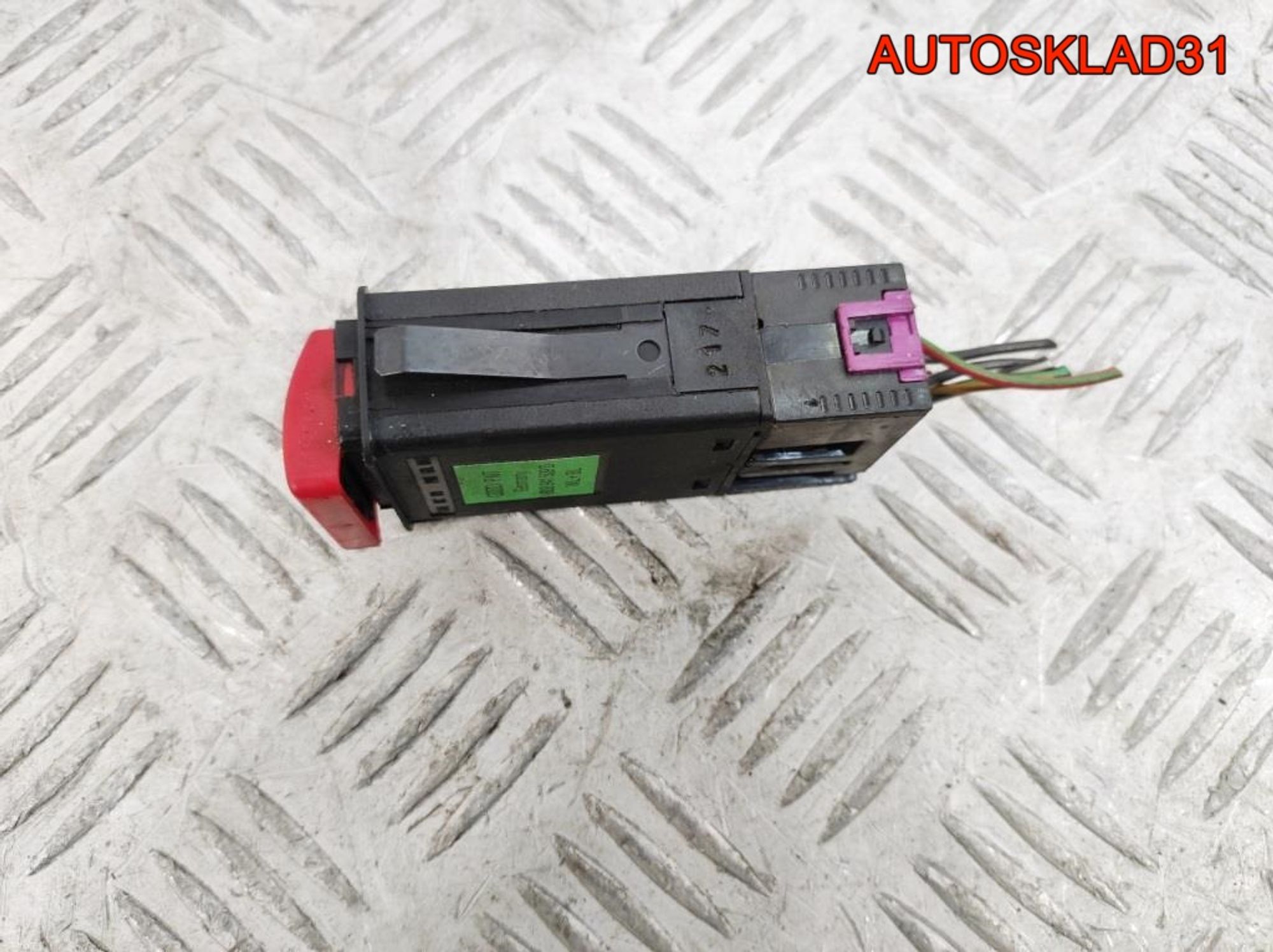 Кнопка аварийной сигнализации Audi A3 8L 8L0941509D, 1500 рублей, Дубовое