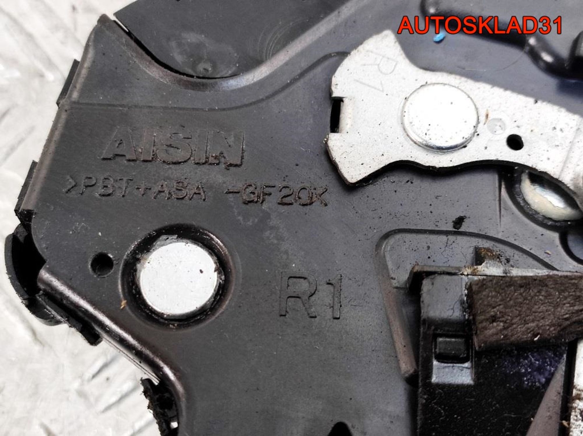 Замок двери передней правой Toyota Avensis T250 6903033251, 2300 рублей, Дубовое