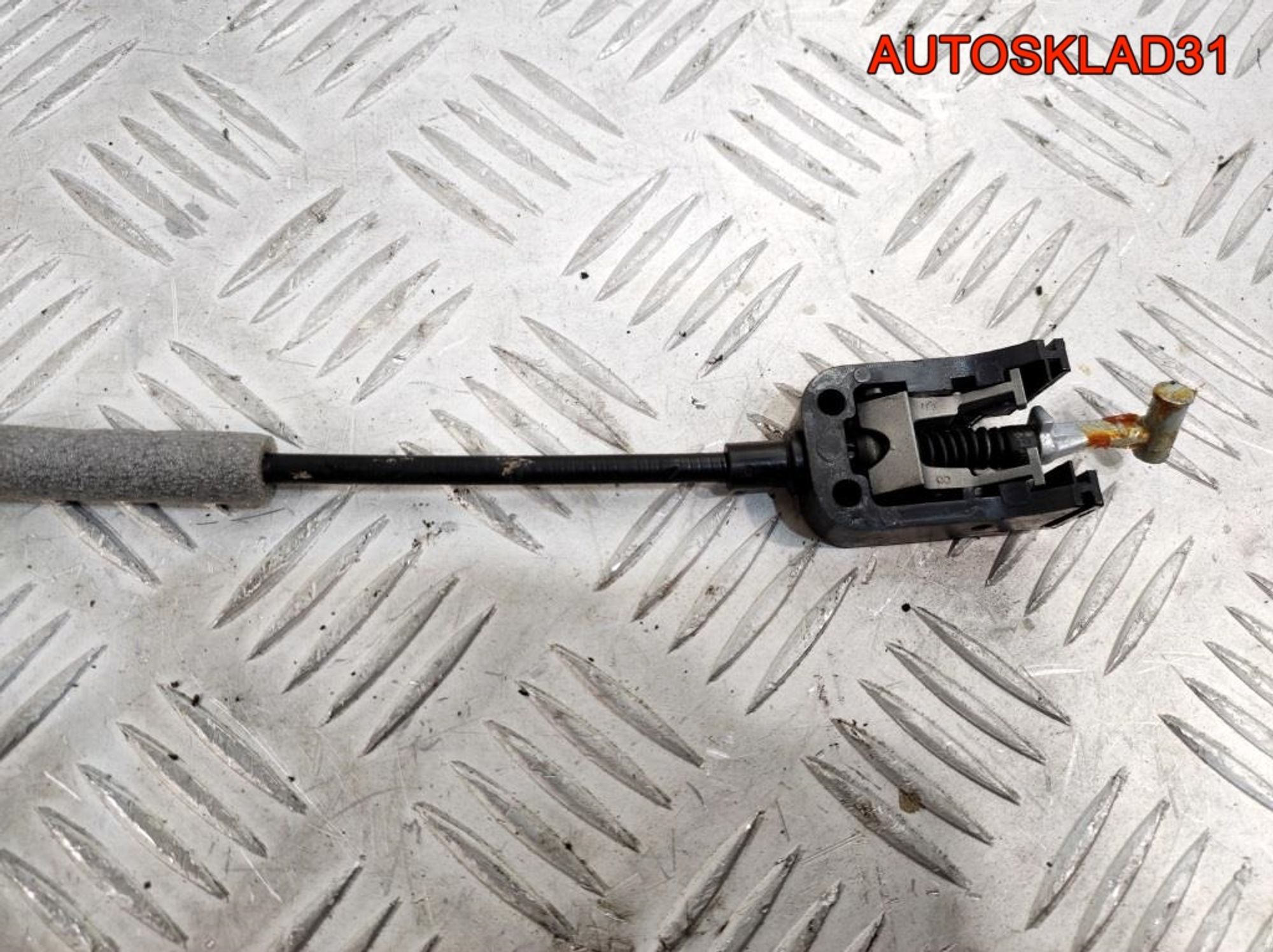 Трос открывания передней двери Skoda Rapid 5N0837017E, 1400 рублей, Дубовое