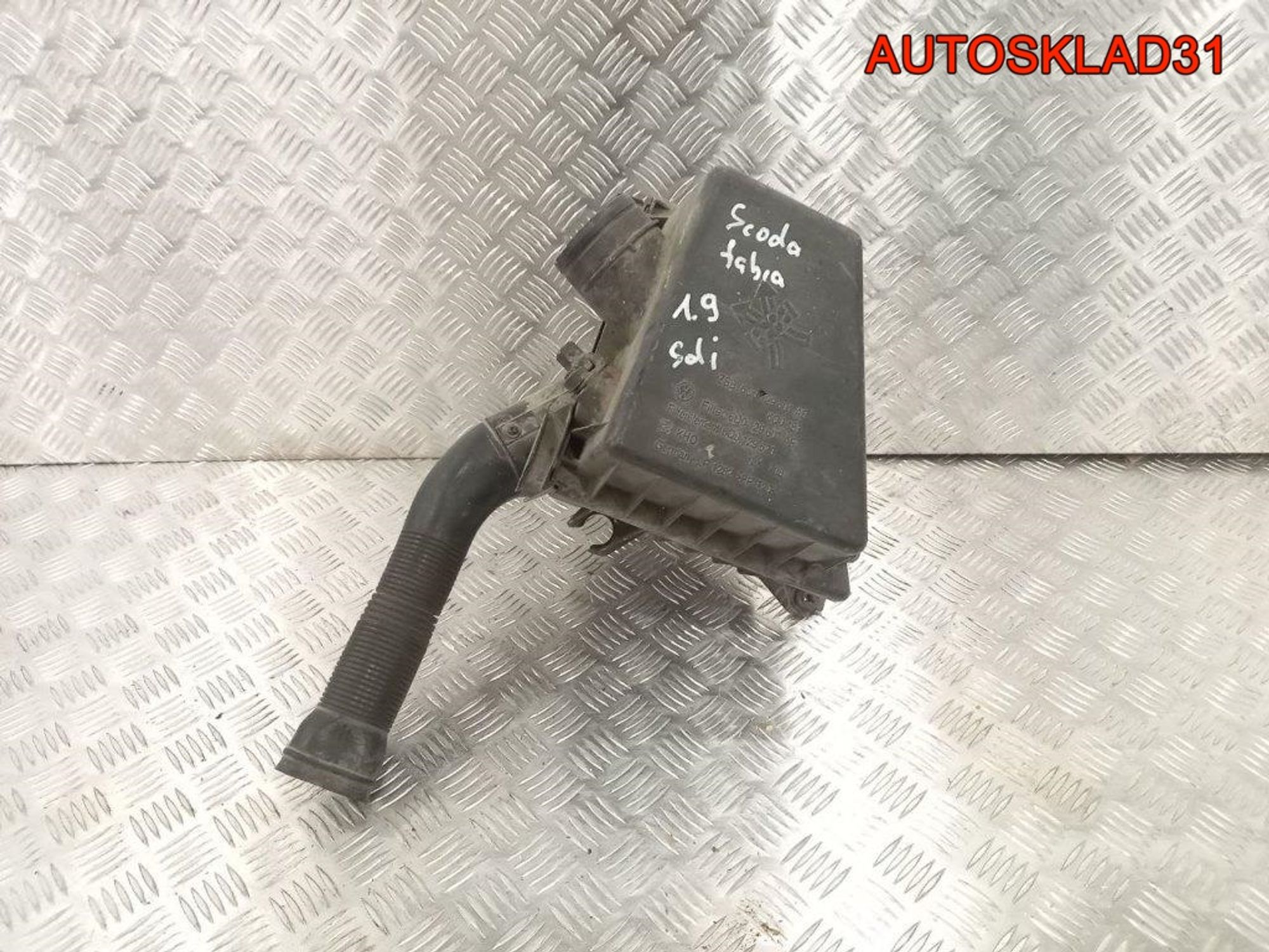 Корпус воздушного фильтра Skoda Fabia 6Q0129607AE, 1400 рублей, Дубовое
