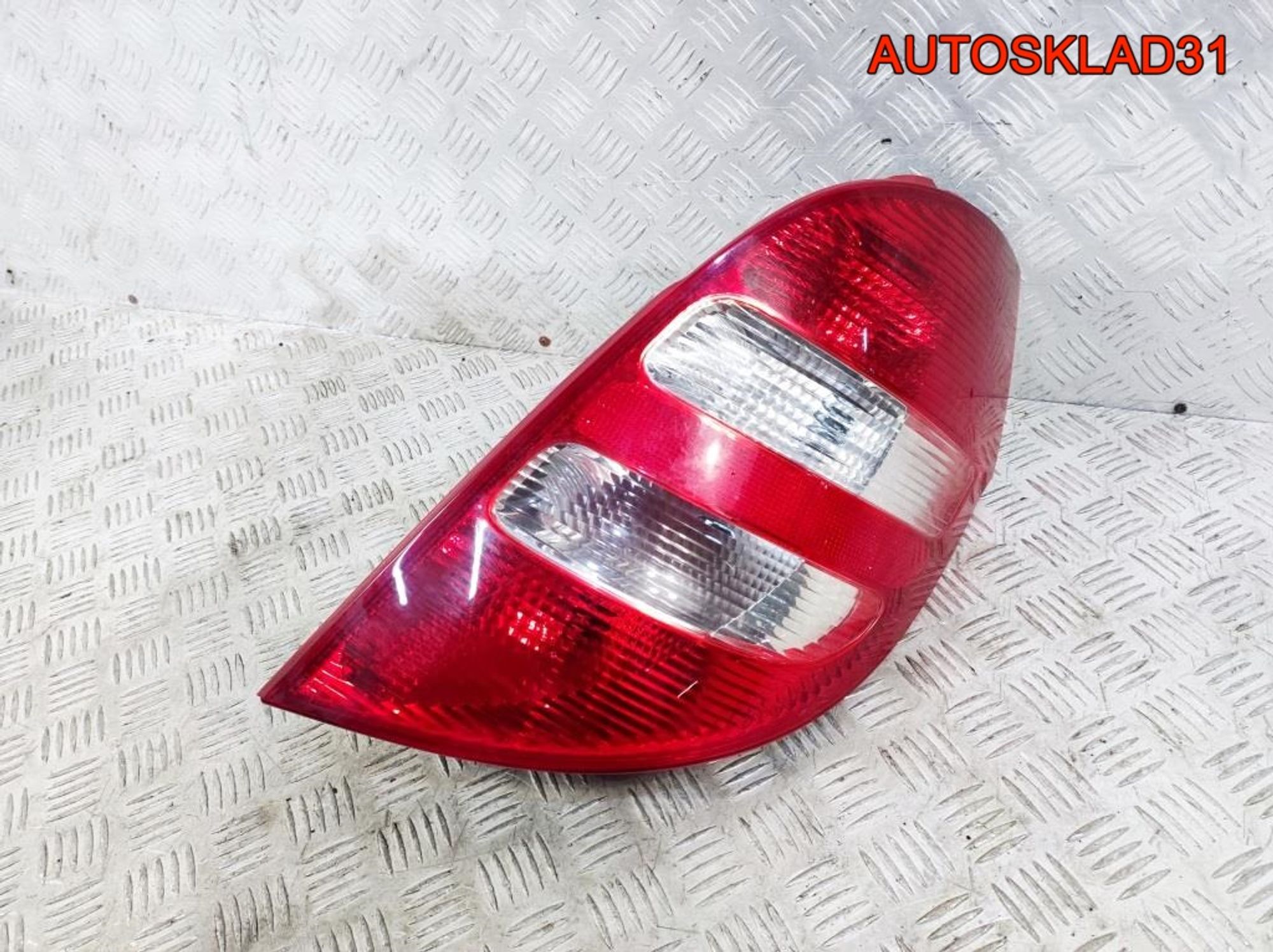 Фонарь задний правый Mercedes W169 A1698200464, 1700 рублей, Дубовое