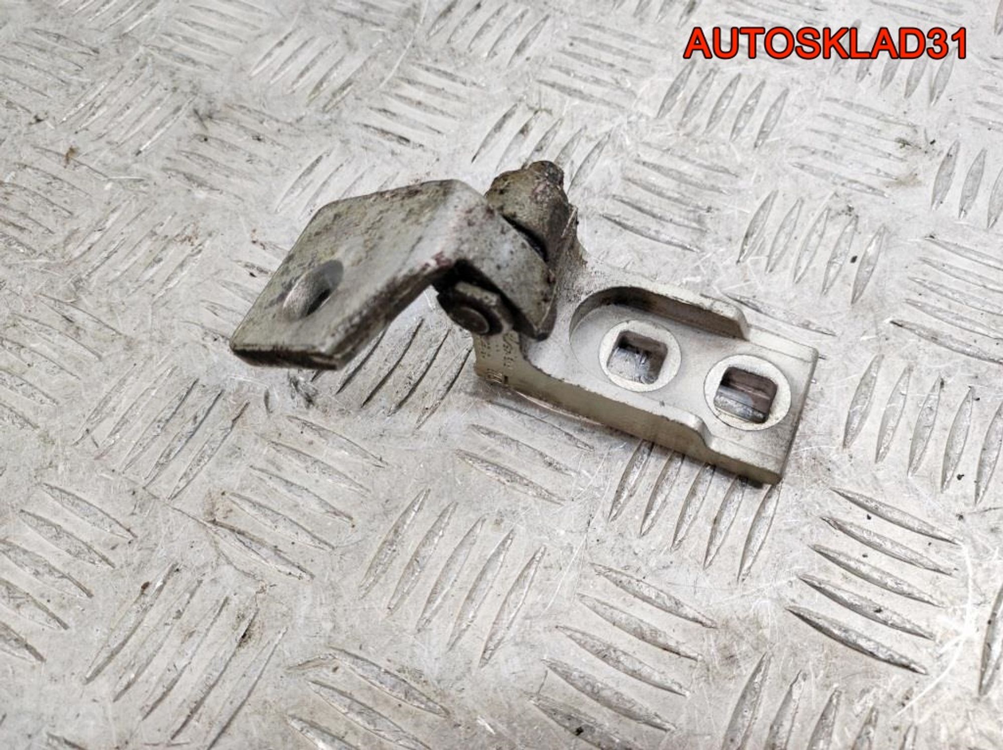 Петля двери передней левой верхняя Opel Corsa D 13180565, 600 рублей, Дубовое