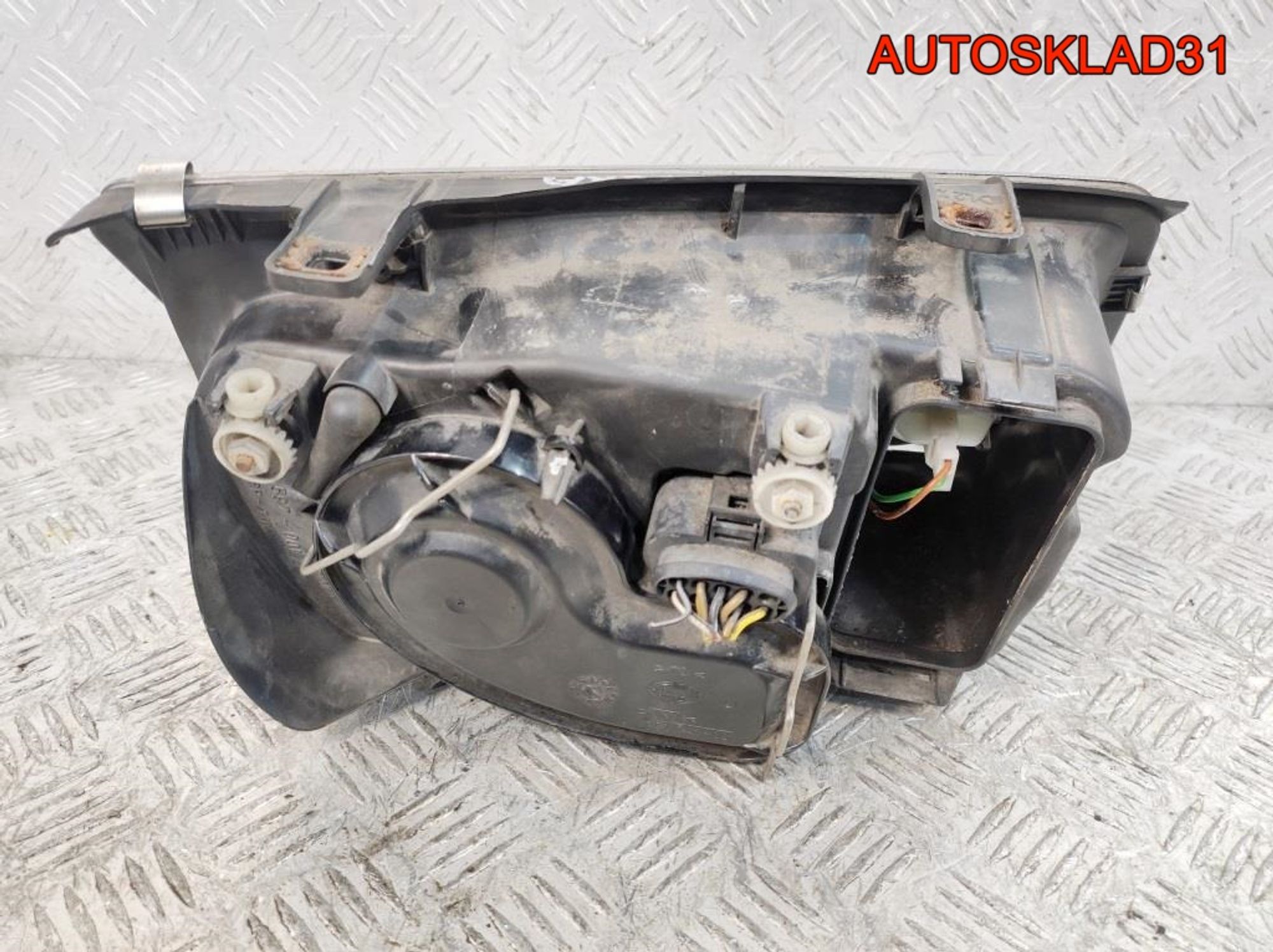 Фара левая Hella Volkswagen Bora 96359700L, 7000 рублей, Дубовое