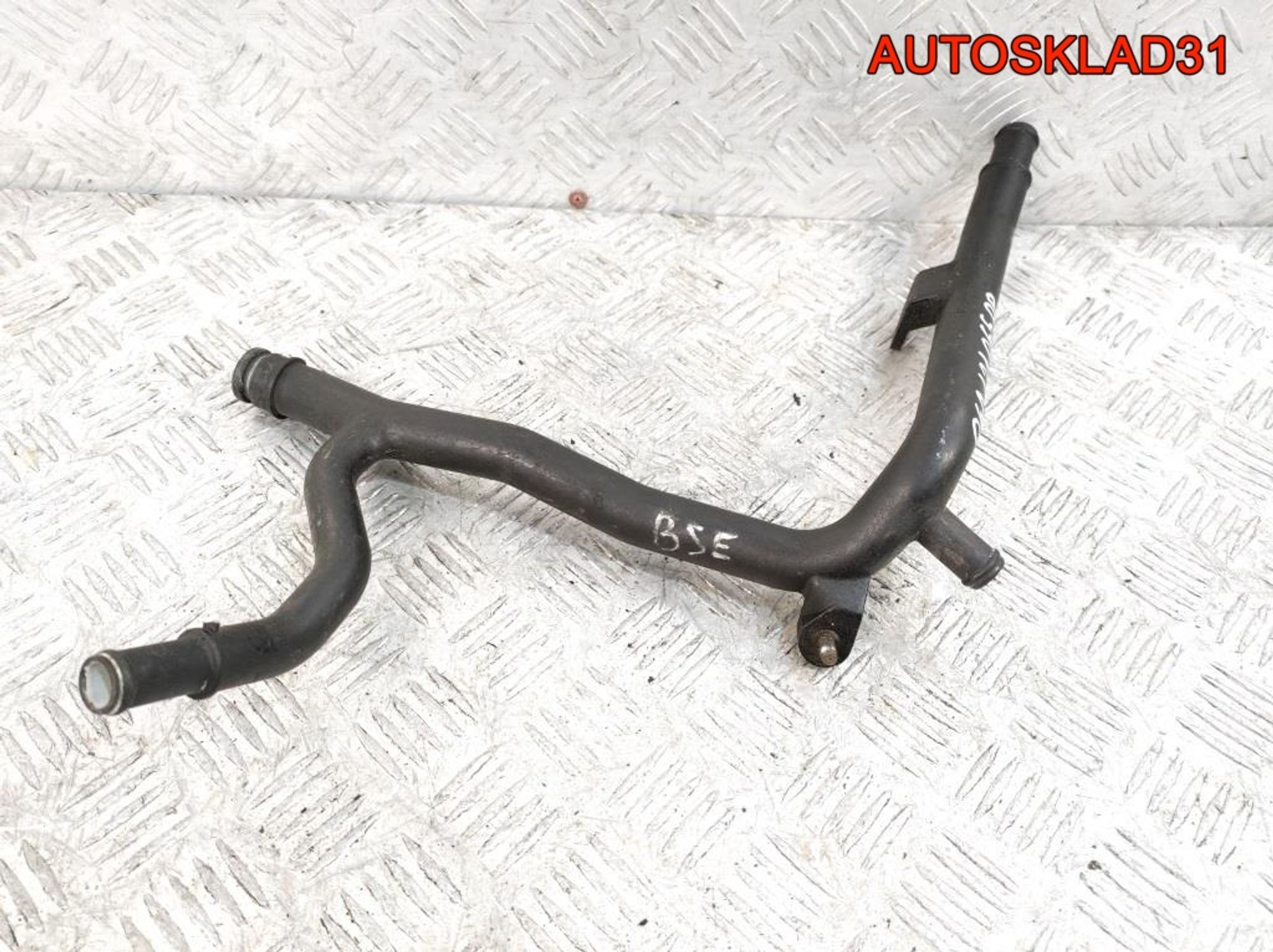 Трубка системы охлаждения VW Golf 5 1,6 BSE 06A121065DP, 1000 рублей, Дубовое