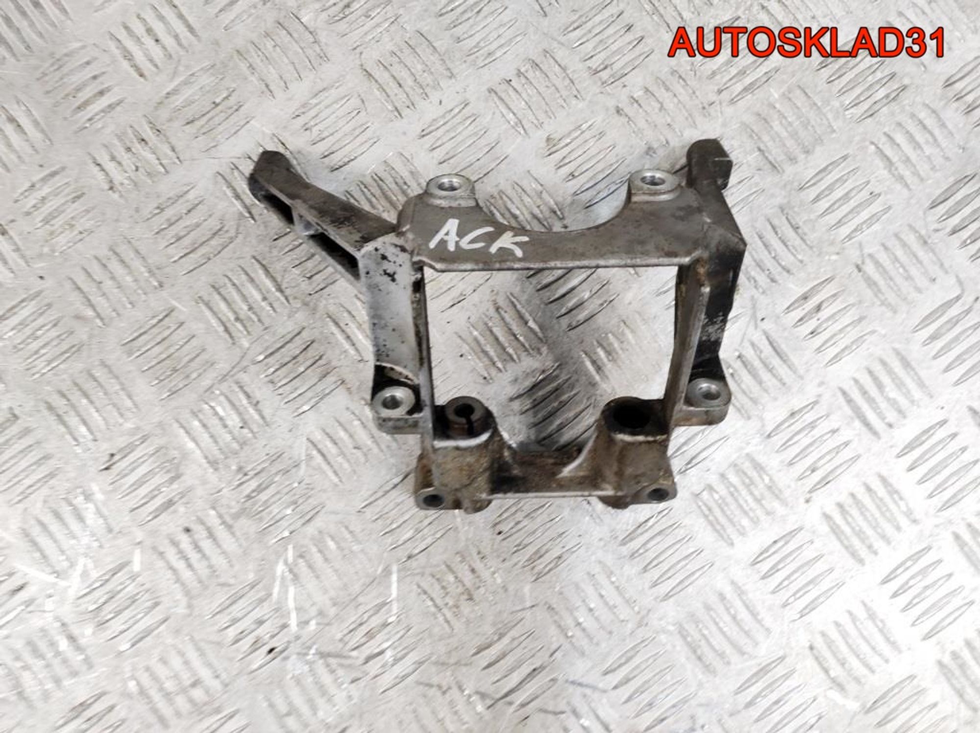 Кронштейн гидроусилителя Audi A6 C4 2.8 ACK Бензин 078145383F, 1000 рублей, Дубовое