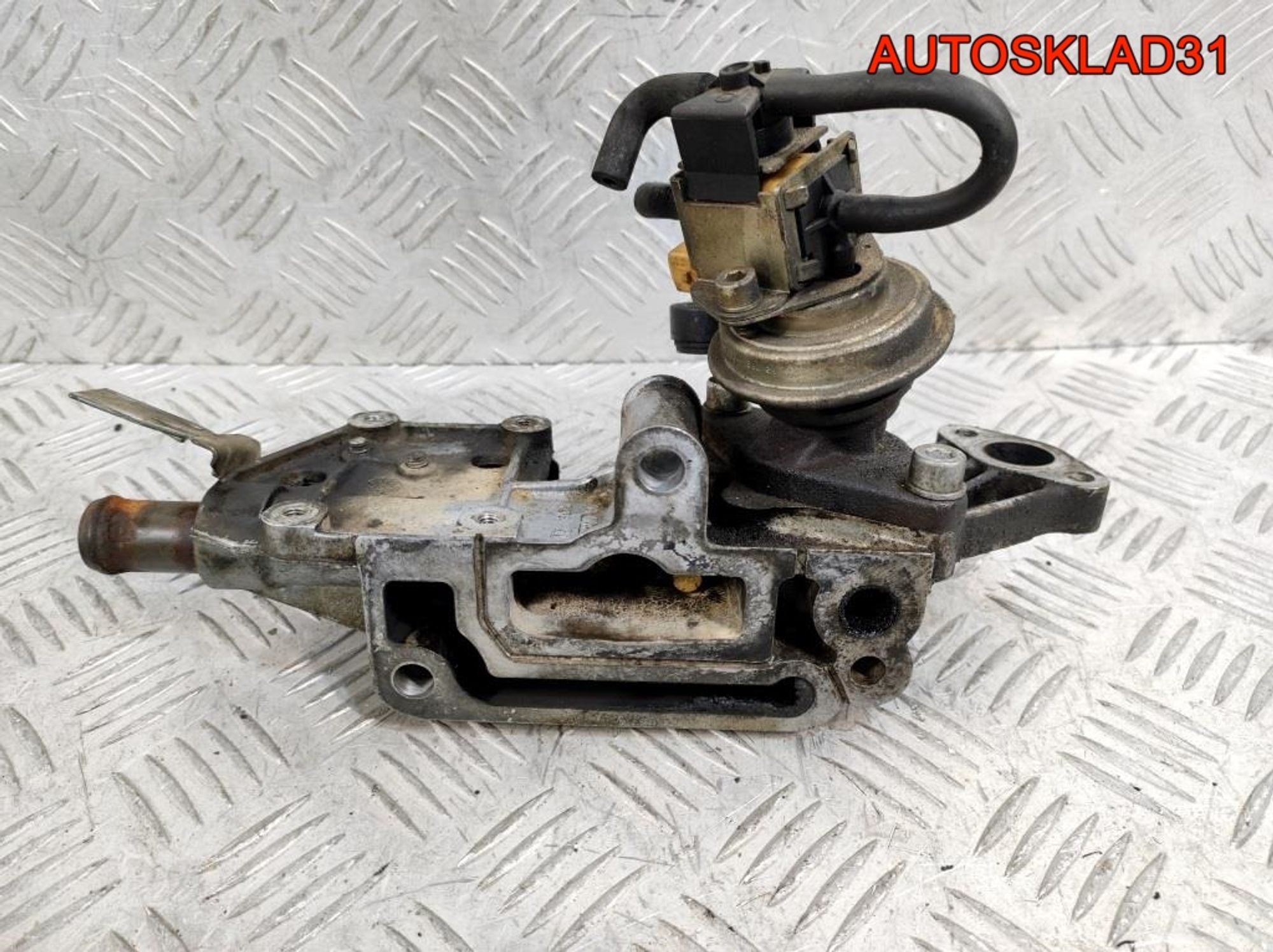 Фланец системы охлаждения Opel Vectra B 90501694, 1400 рублей, Дубовое