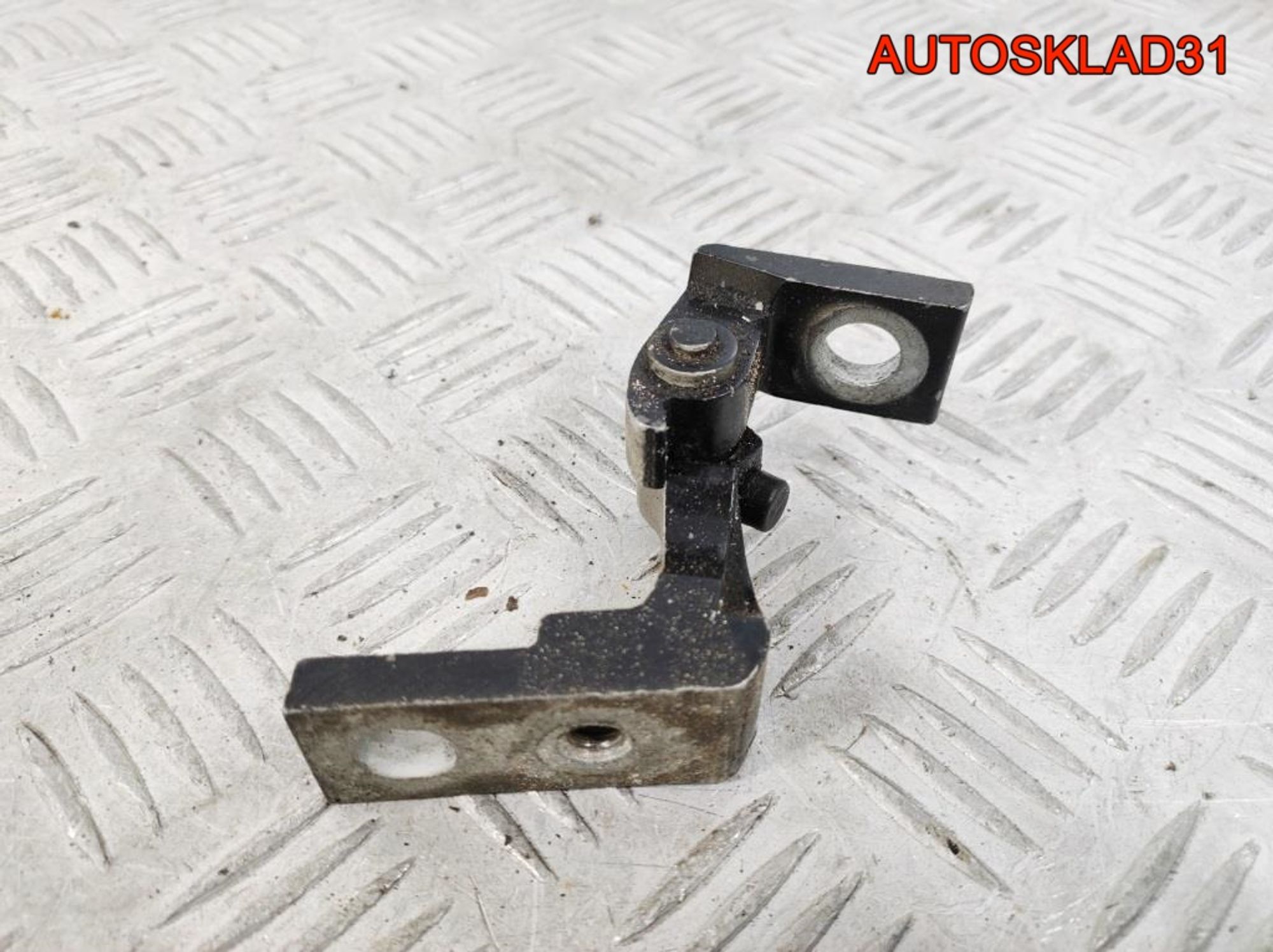 Петля двери передняя правая верхняя VW Passat B5, 1400 рублей, Дубовое