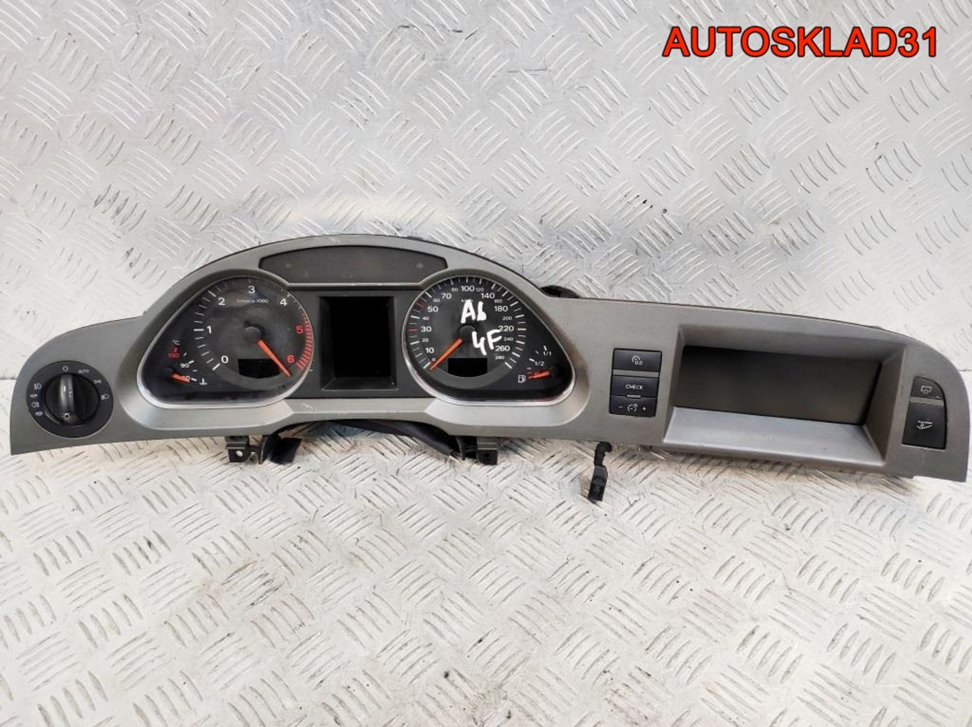 Панель приборов Audi A6 C6 3.0 BMK АКПП 4F0920900S, 9000 рублей, Дубовое