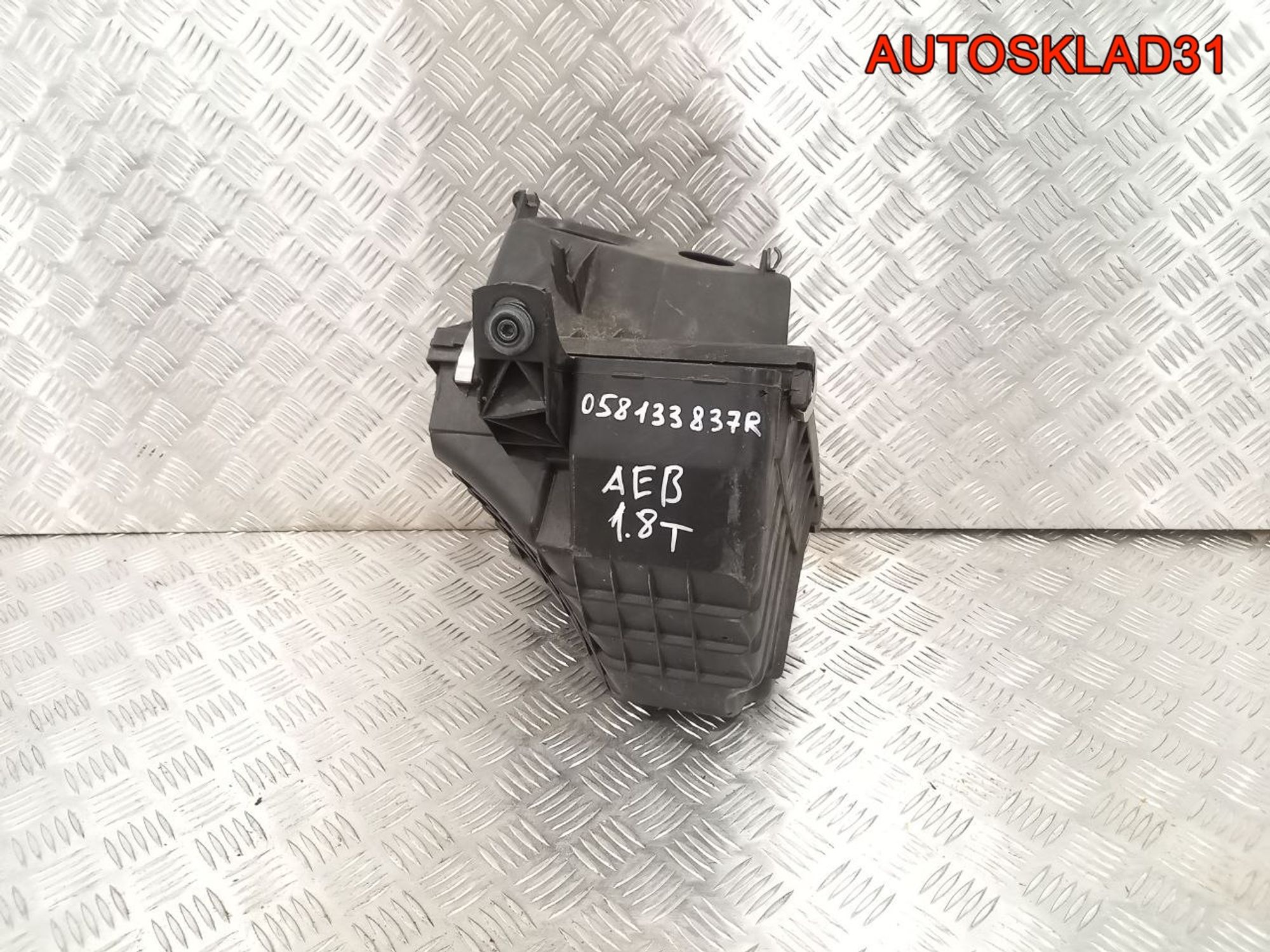 Корпус воздушного фильтра VW Passat B5 058133837R, 1400 рублей, Дубовое