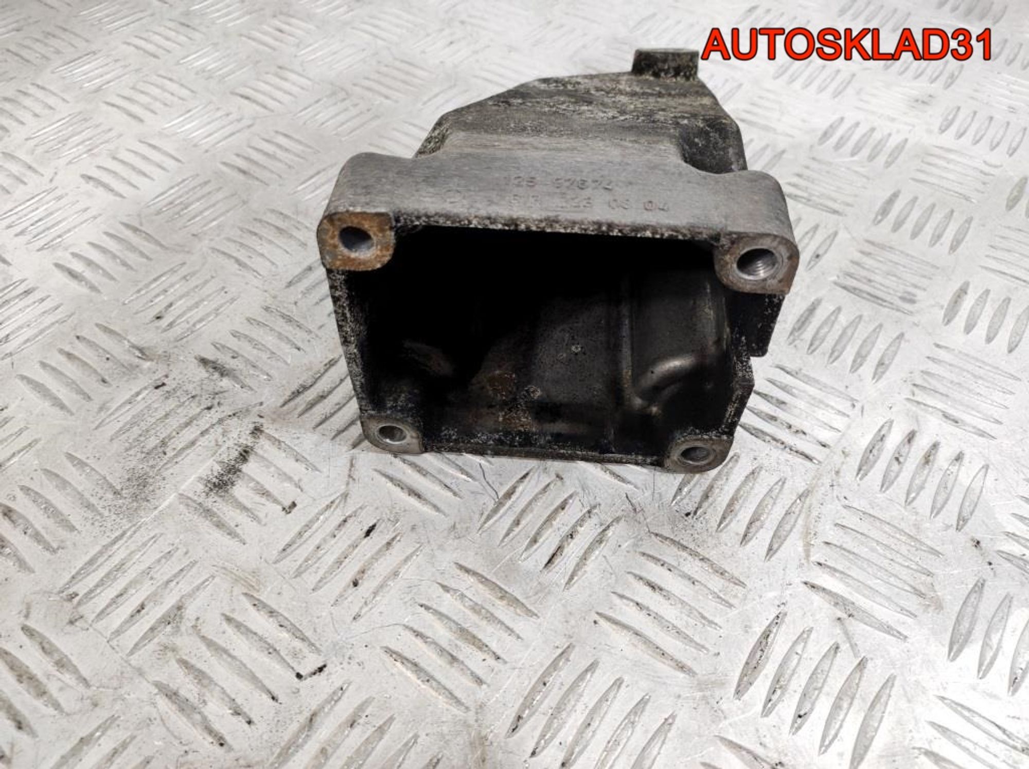 Кронштейн двигателя правый Mercedes W220 3.2 613.960 A6132230804, 500 рублей, Дубовое