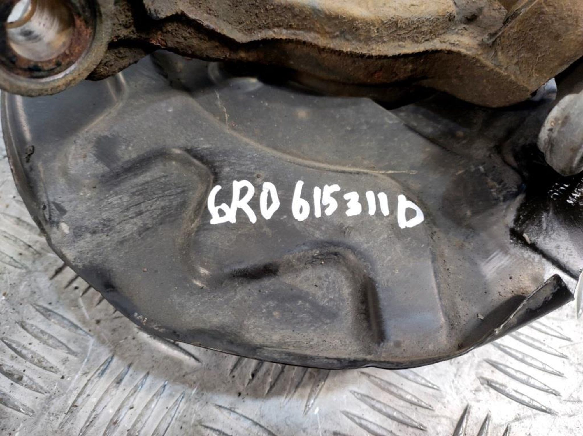 Кулак поворотный передний правый Skoda Rapid 1 6C0407256A, 4500 рублей, Дубовое