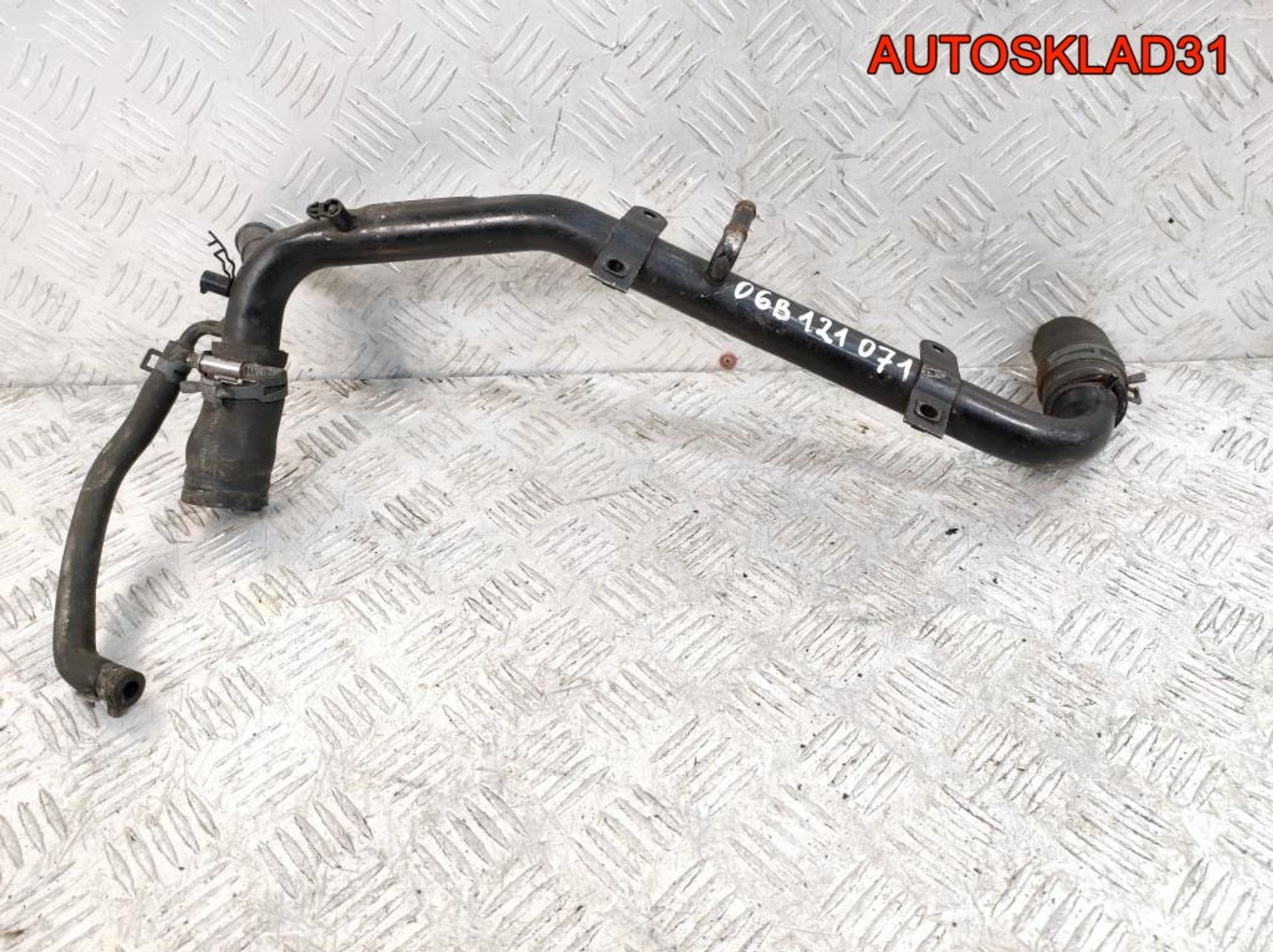 Трубка охлаждающей жидкости VW Passat B5 1,6 AHL Бензин 06B121071, 1000 рублей, Дубовое