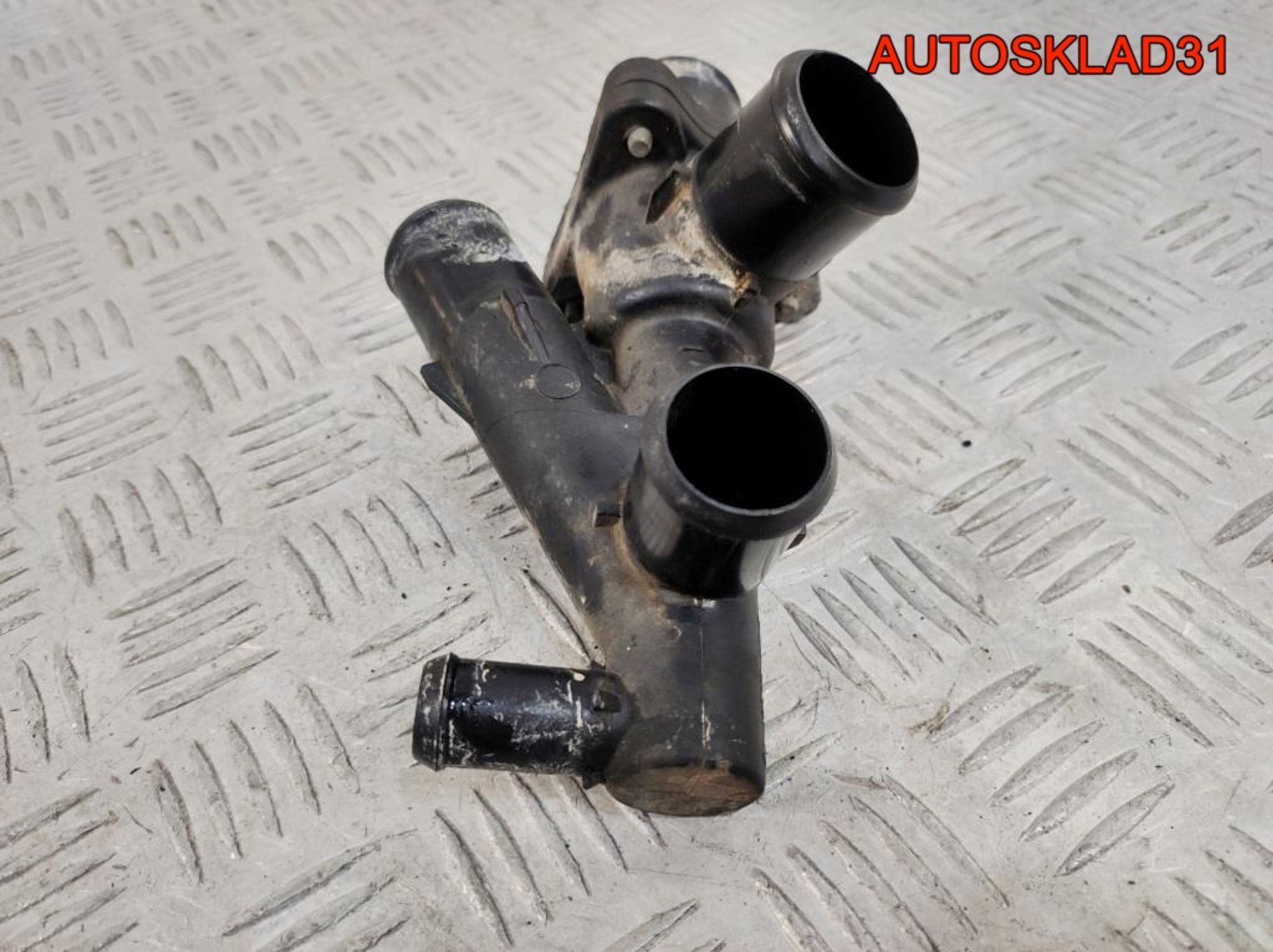 Корпус термостата Ford Maverick 2 3,0 7KB4 2M2E8A587CD, 900 рублей, Дубовое