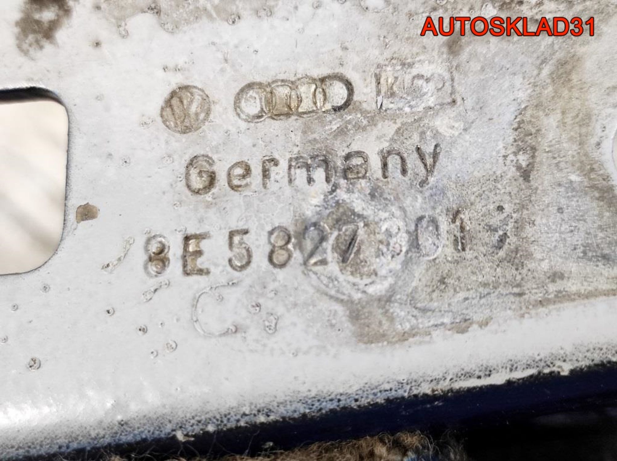 Петля крышки багажника левая Audi A4 B7 8E5827301, 900 рублей, Дубовое