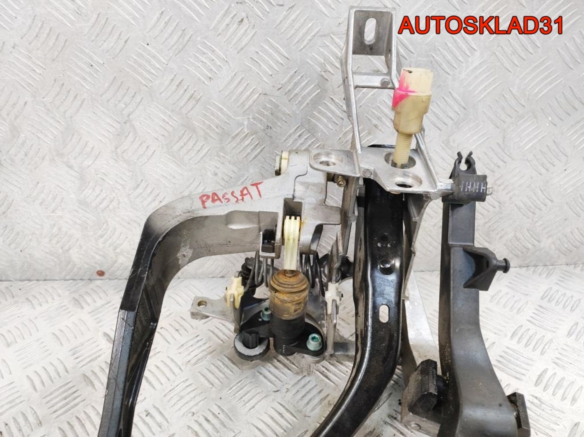 Блок педалей МКПП VW Passat B5 8D1721117D, 3600 рублей, Дубовое