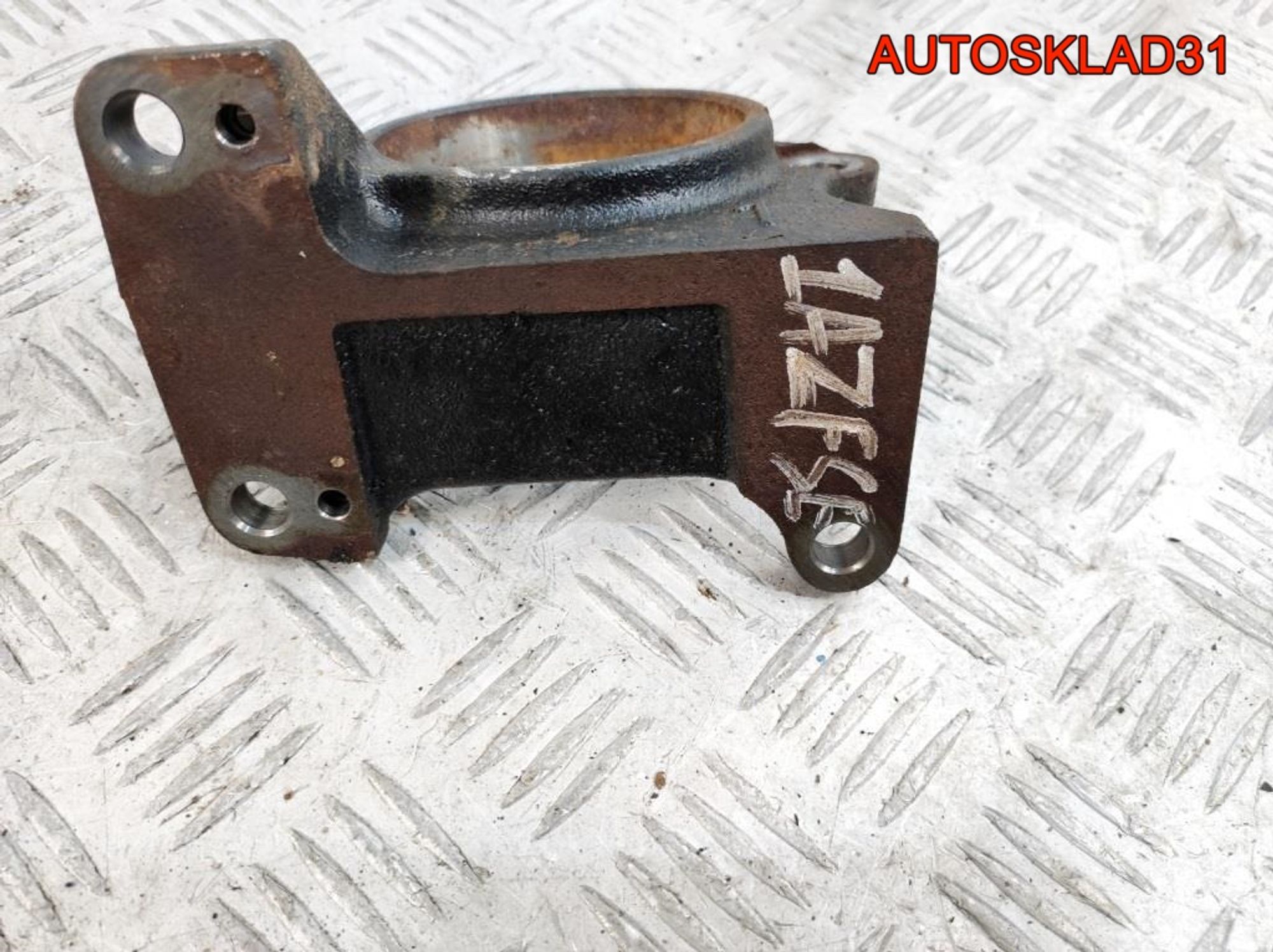 Кронштейн промвала Toyota Avensis T250 2,0 1AZFSE Бензин, 400 рублей, Дубовое