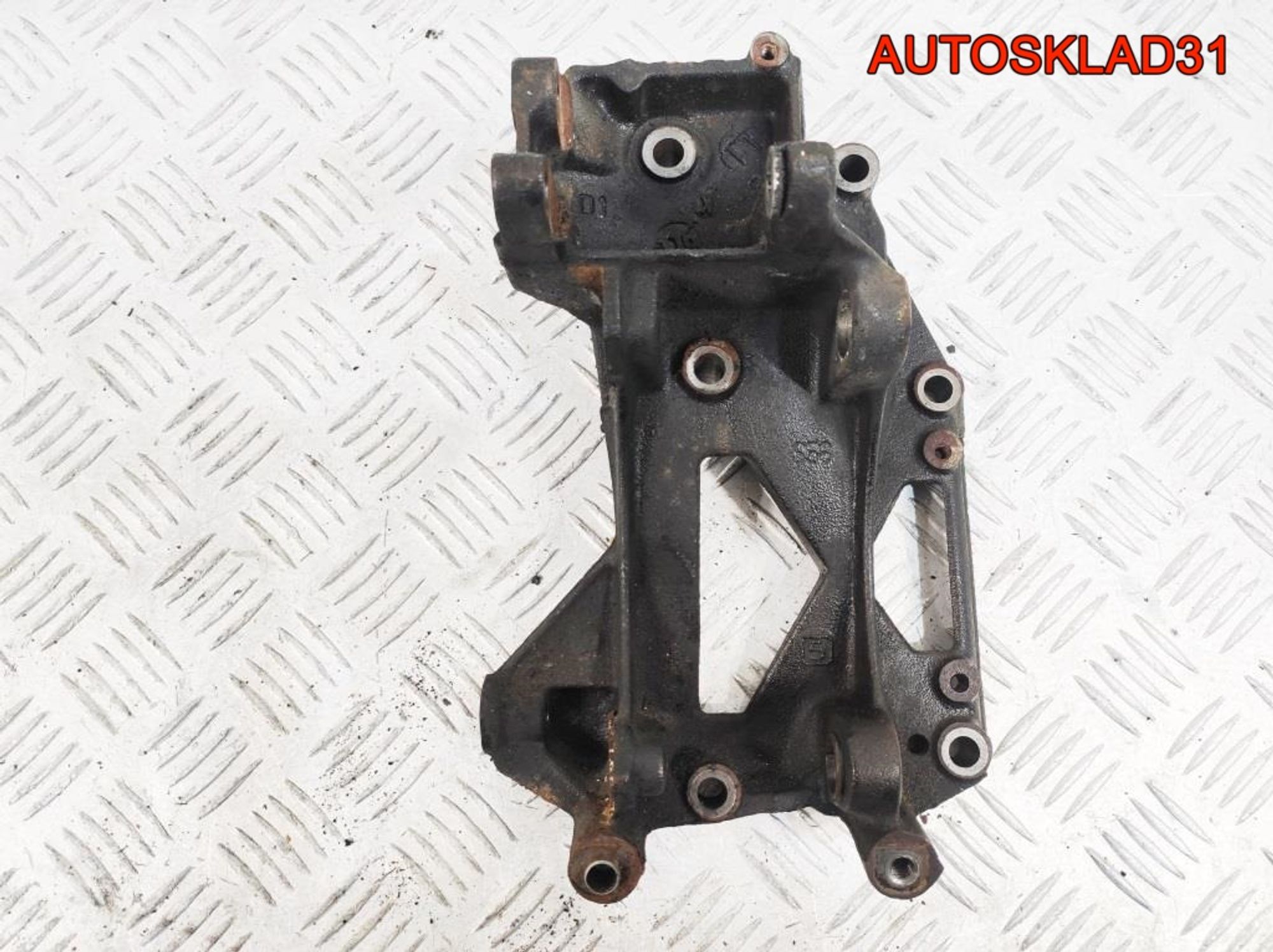 Кронштейн генератора Citroen C5 1,8 EW6/7 Бензин, 1400 рублей, Дубовое