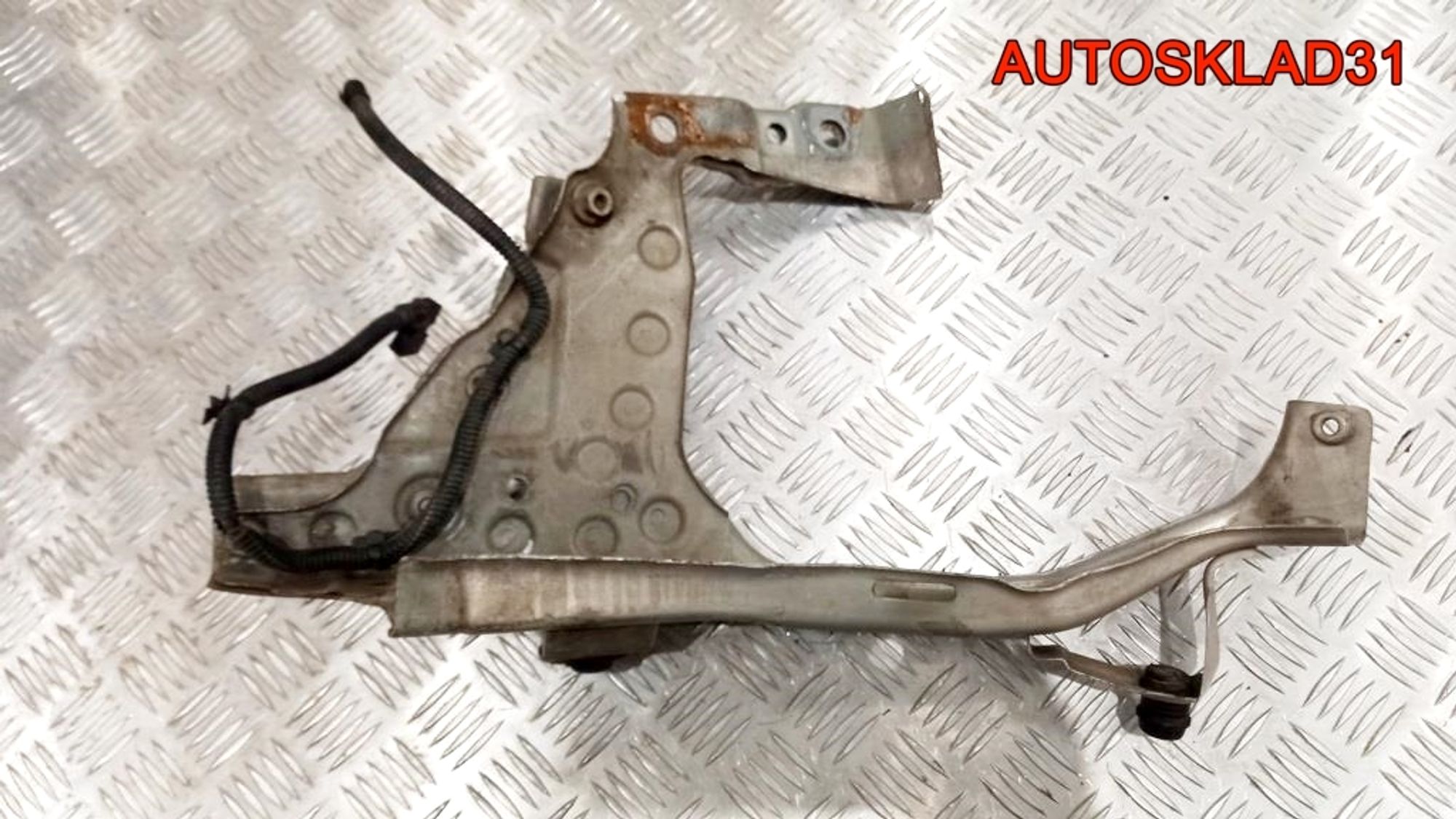 Кронштейн фары левый Opel Zafira B 93184624, 1800 рублей, Дубовое