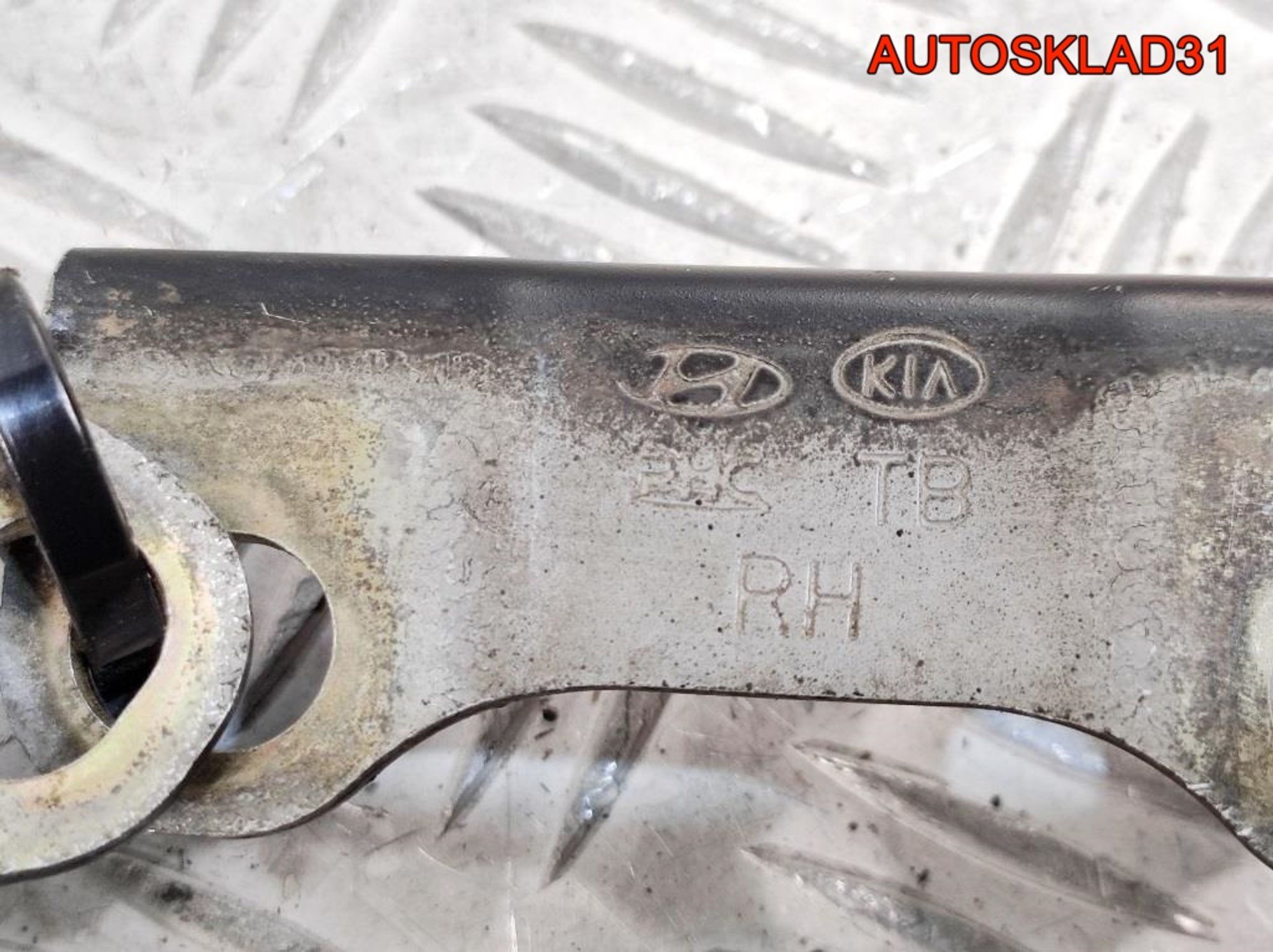 Петля капота правая Hyundai Getz 791201C000, 2700 рублей, Дубовое