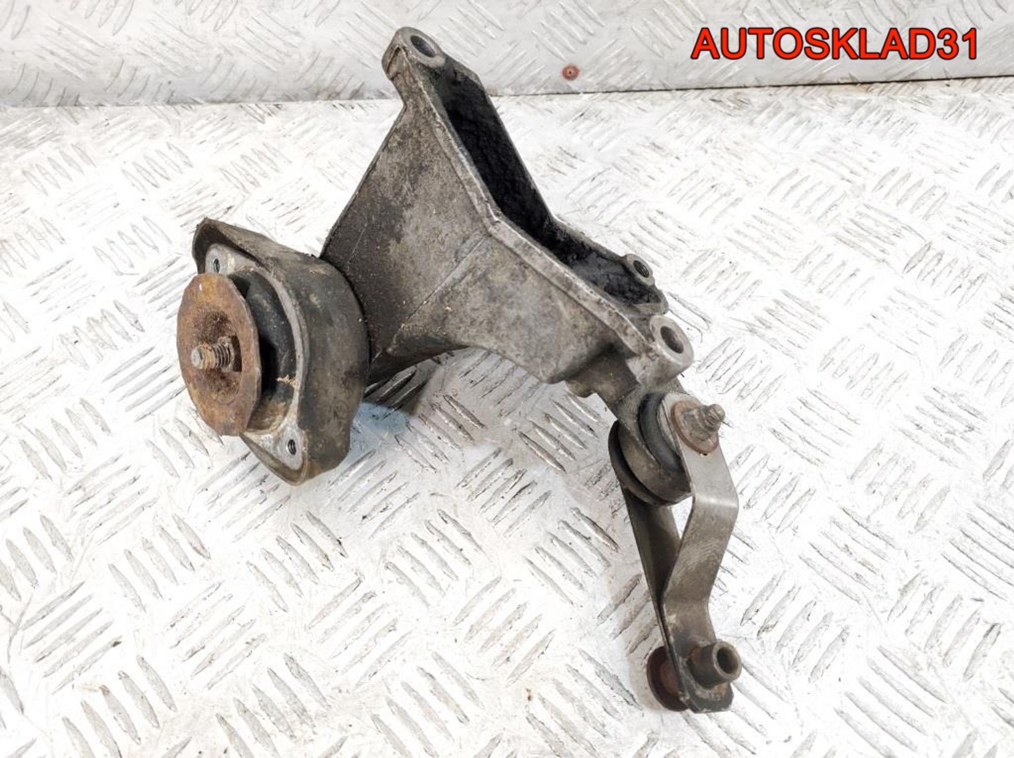 Кронштейн МКПП правый Audi A4 B5  1,8 Бензин 8D0399114L, 2000 рублей, Дубовое