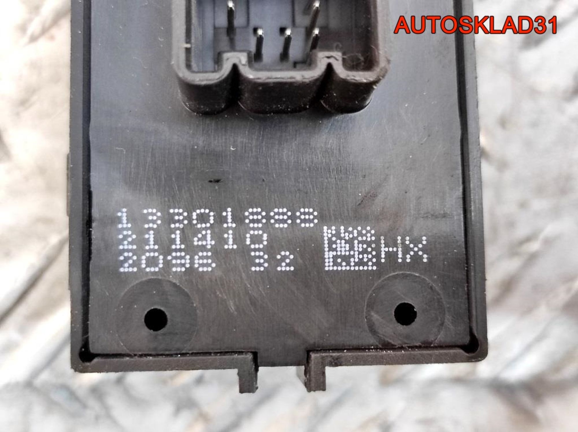 Кнопка стеклоподъемника Opel Astra J 13301888, 900 рублей, Дубовое