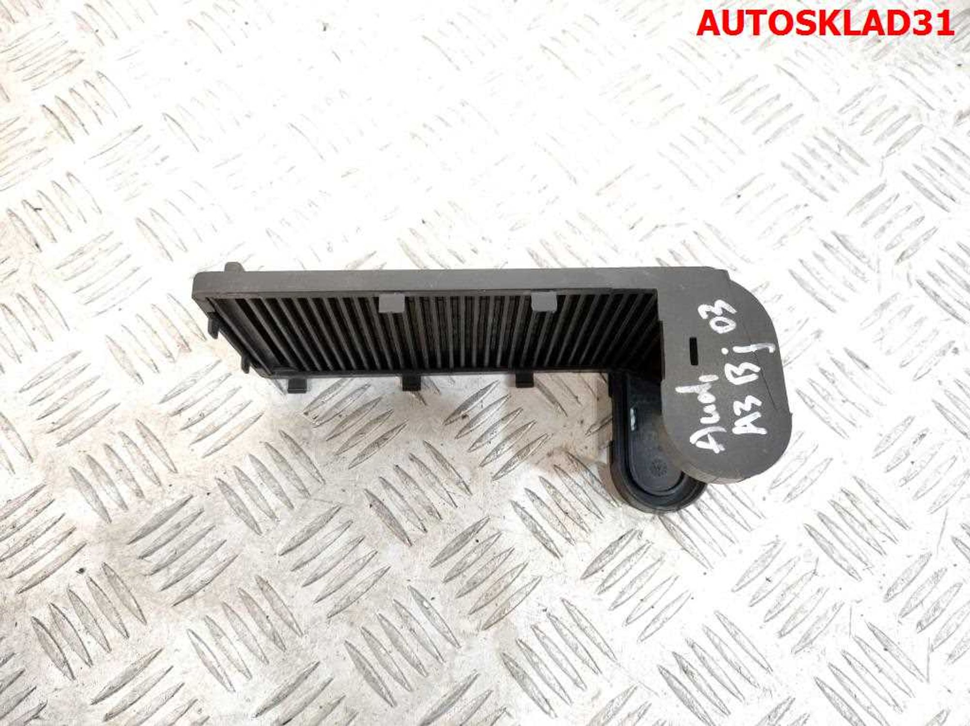 Накладка декоративная Audi A3 8P 8P0863269B, 2500 рублей, Дубовое