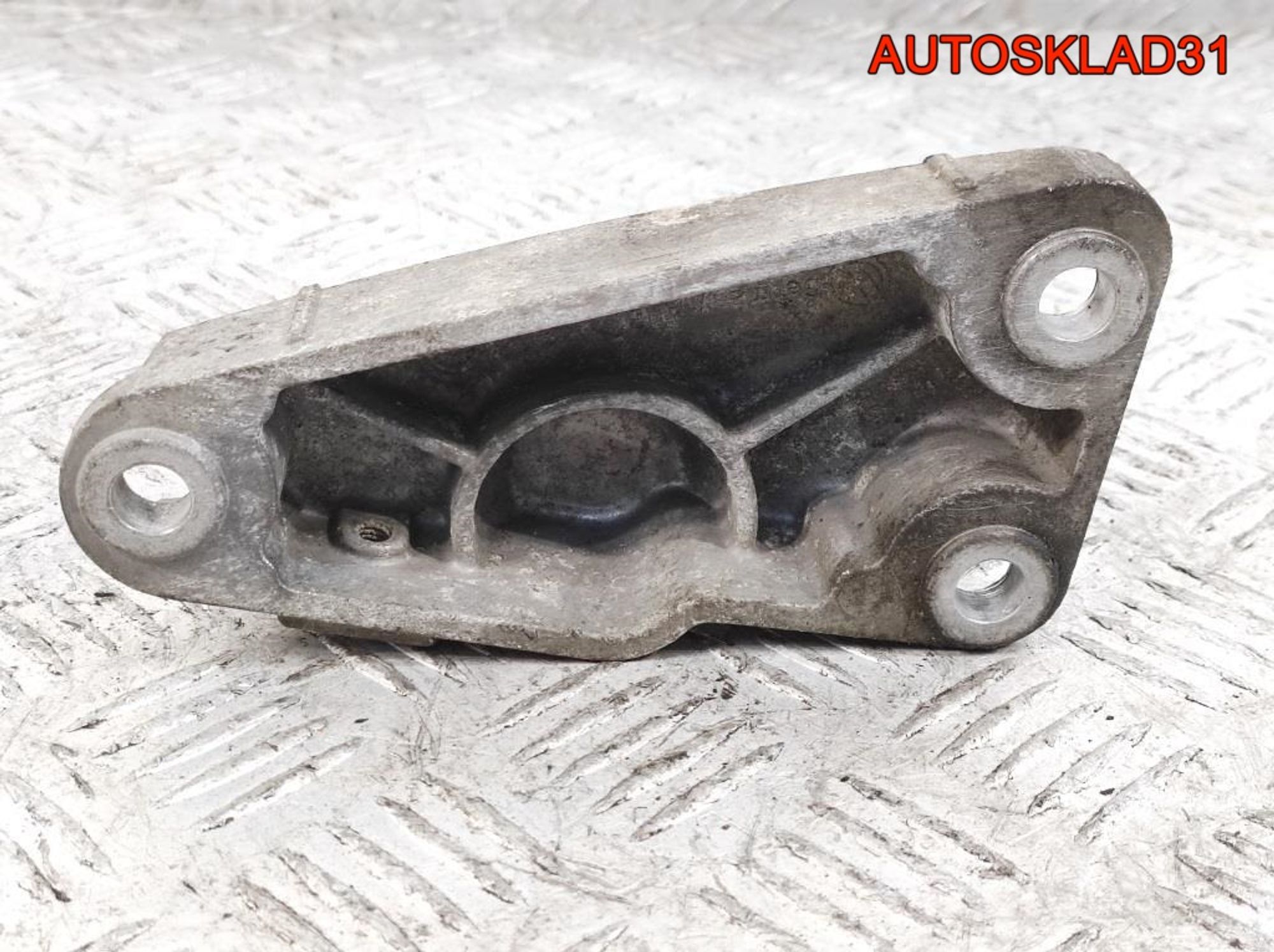 Кронштейн двигателя VW Passat B5+ 2,3 AZX Бензин 3B0199343A, 1000 рублей, Дубовое