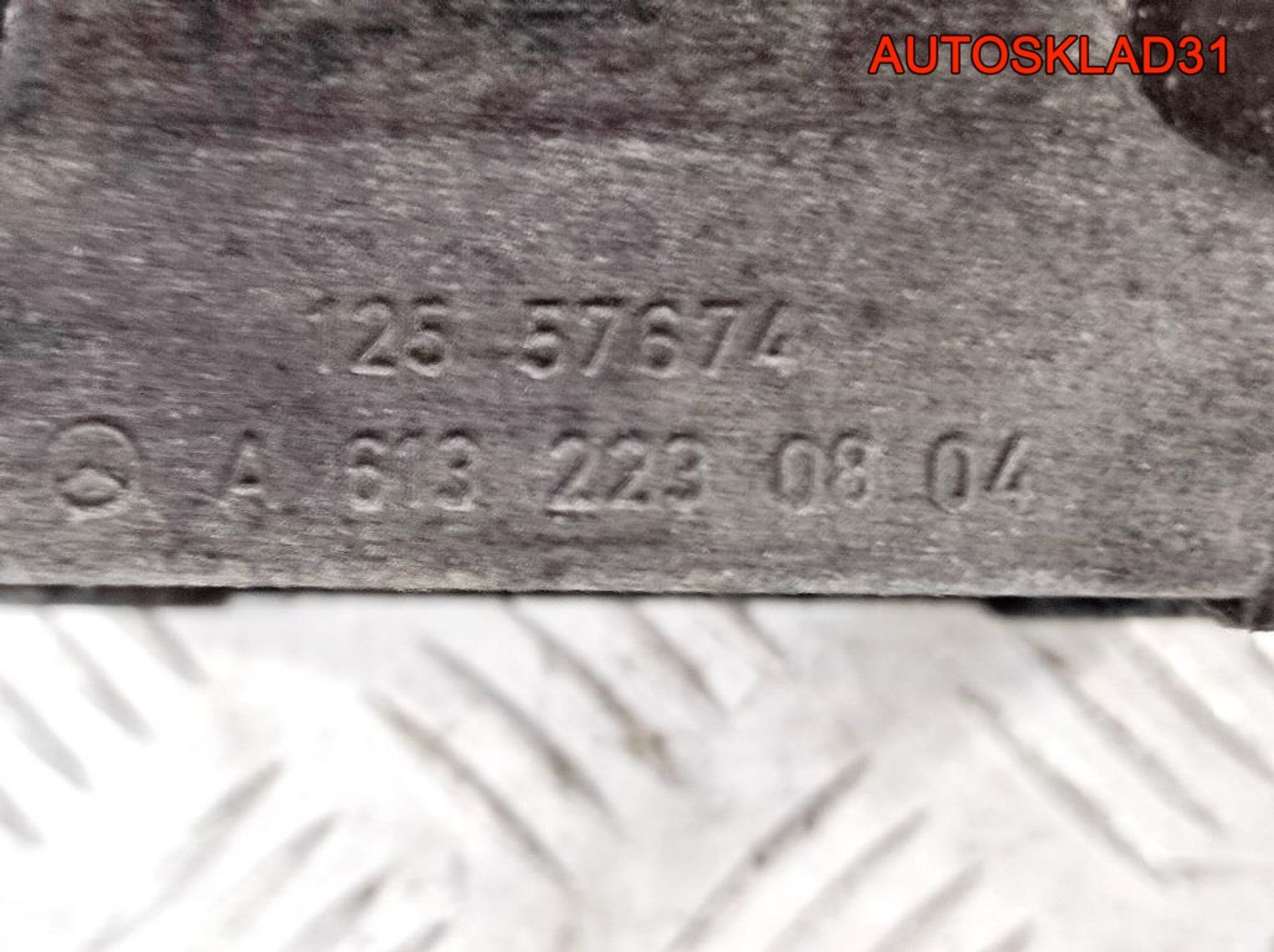 Кронштейн двигателя правый Mercedes W220 3.2 613.960 A6132230804, 500 рублей, Дубовое