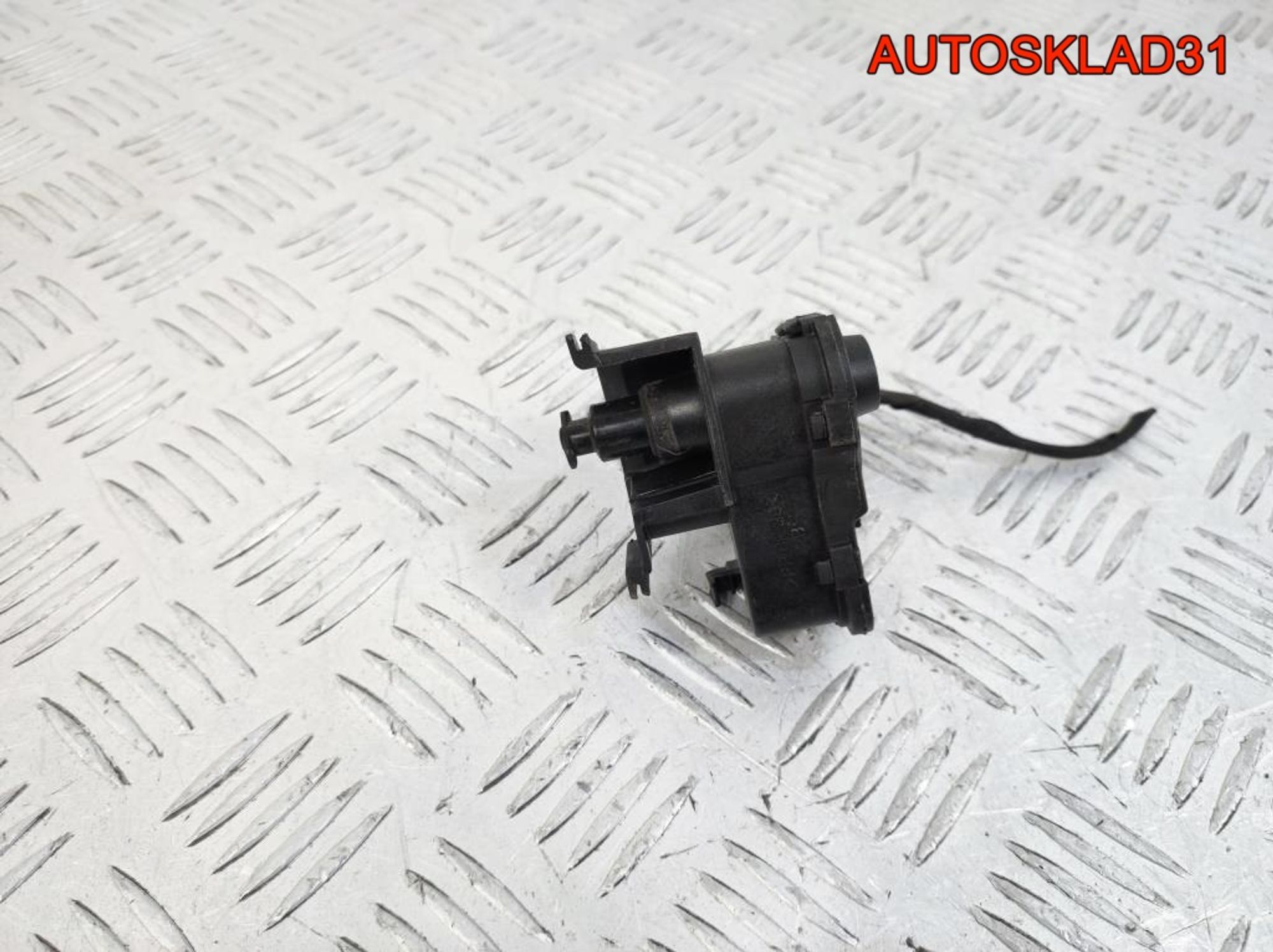 Активатор замка бензобака Skoda Fabia 3 7P0810773D, 1700 рублей, Дубовое