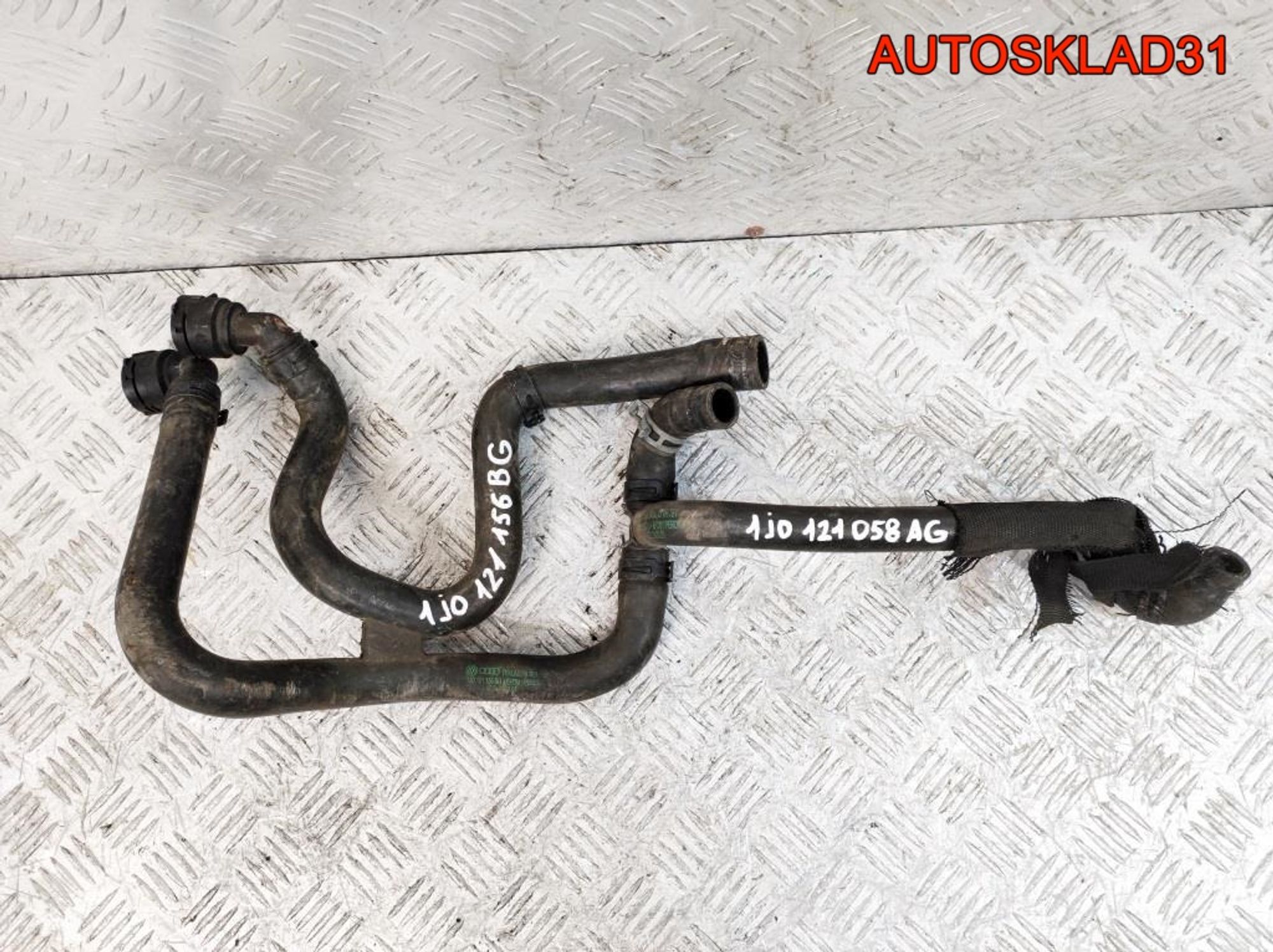 Патрубок системы охлаждения VW Golf 4 1,6 Бензин 1J0121058AG, 2500 рублей, Дубовое