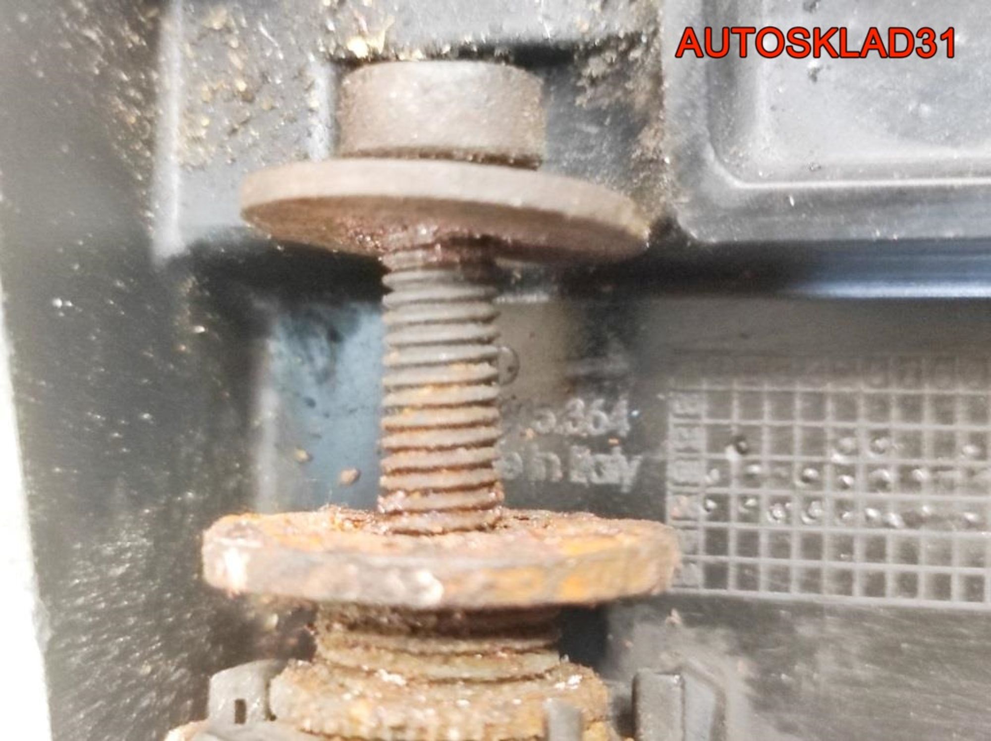 Кронштейн переднего бампера правый Audi A4 B7 8E0805364, 1300 рублей, Дубовое