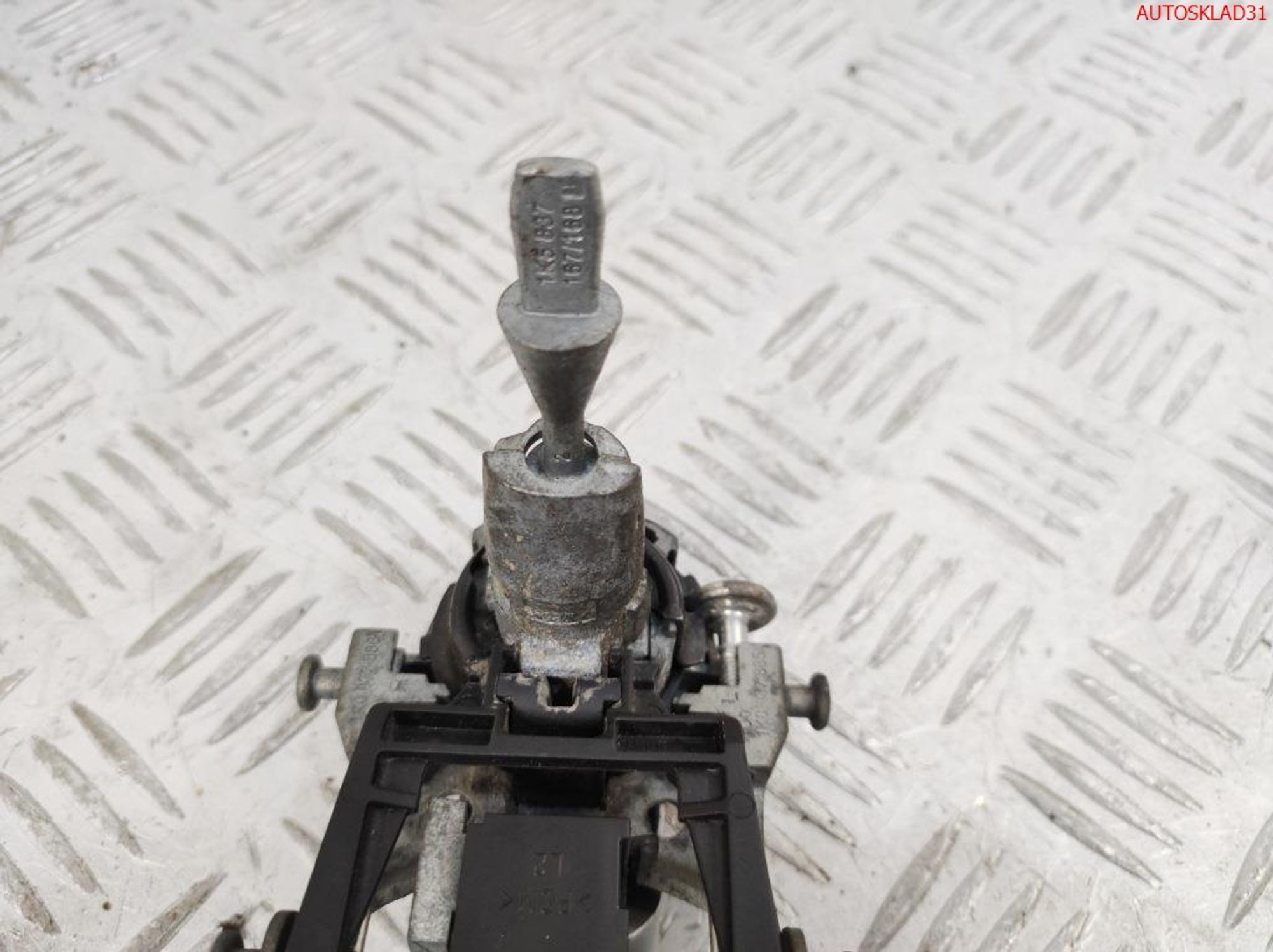 Ручка двери передняя левая VW Golf 5 1K0837885A, 2000 рублей, Дубовое