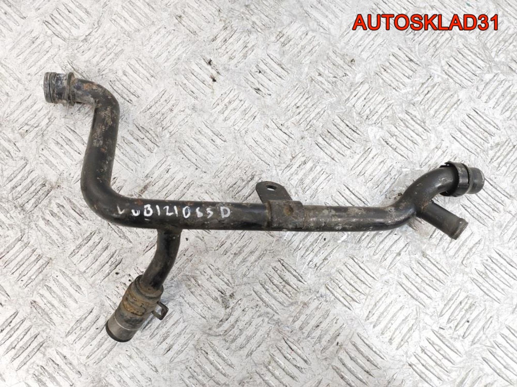 Трубка системы охлаждения VW Passat B5 1,6 Бензин 06B121065D, 600 рублей, Дубовое